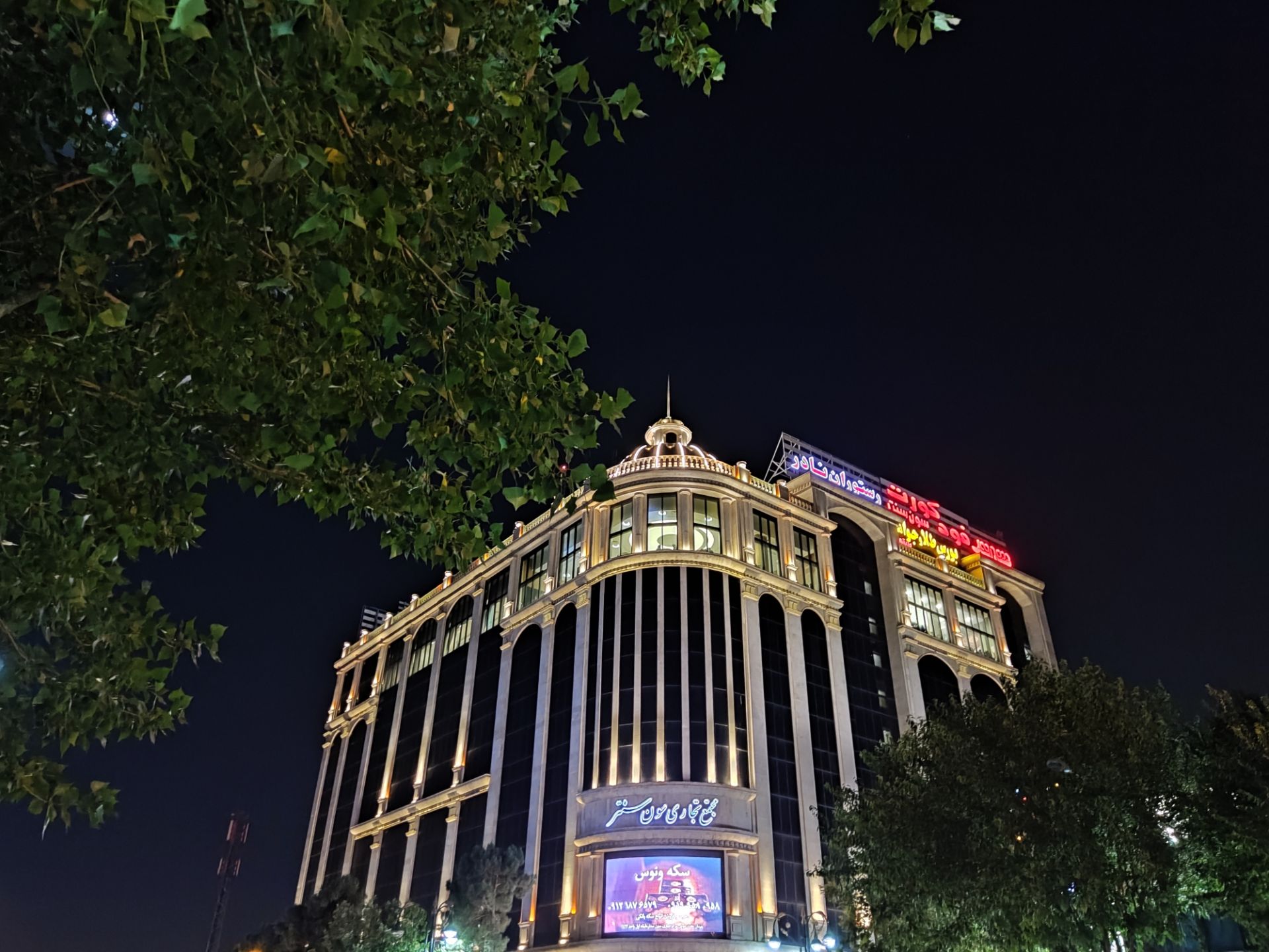 عکس واید پوکو F3‌ با حالت Night