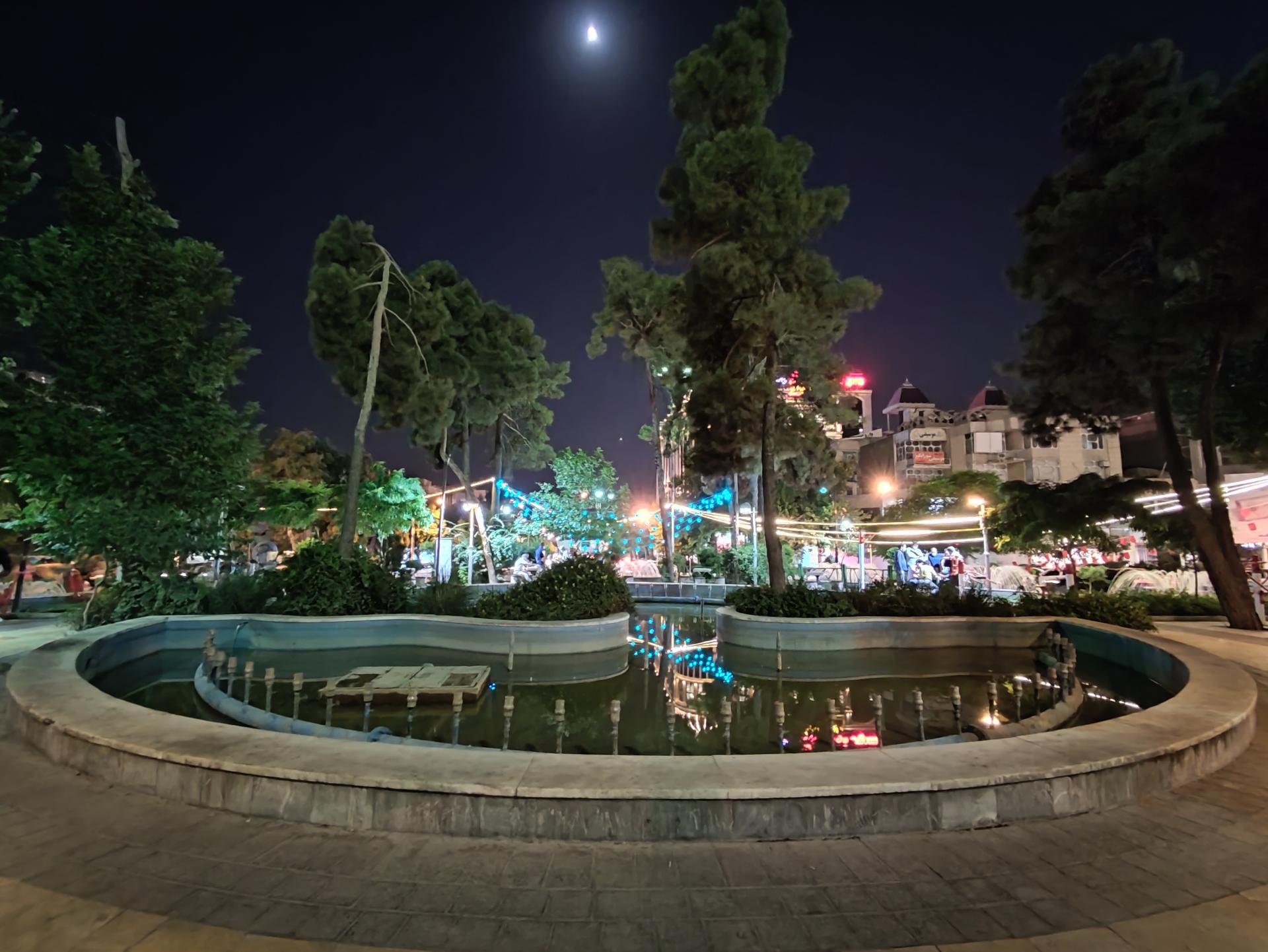 عکس دوربین اولتراواید پوکو F3 در تاریکی با حالت Night