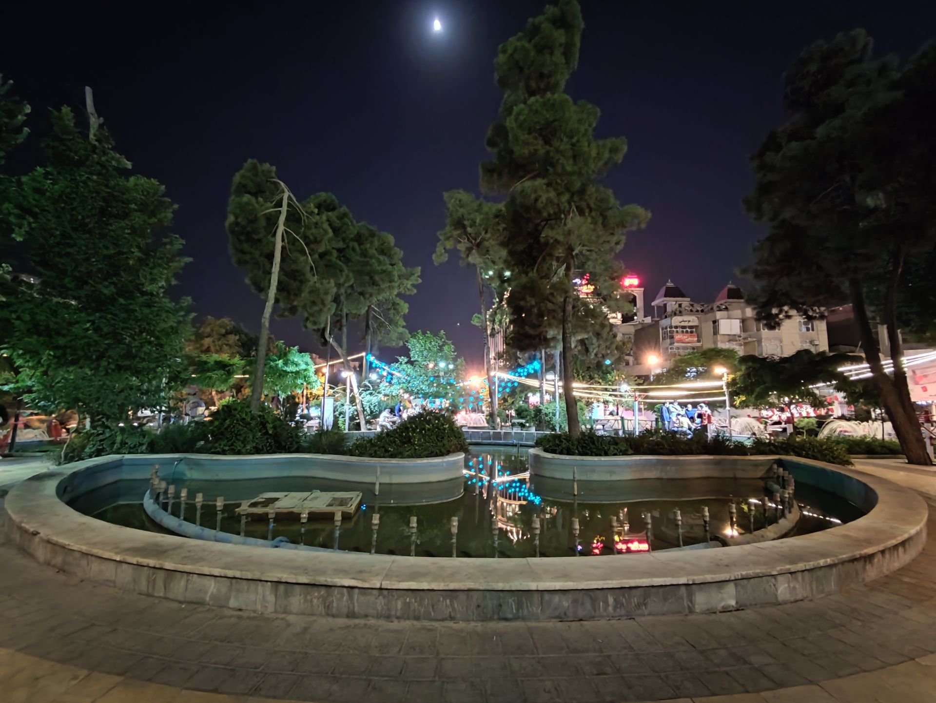 عکس دوربین اولتراواید پوکو F3 در تاریکی با حالت Night