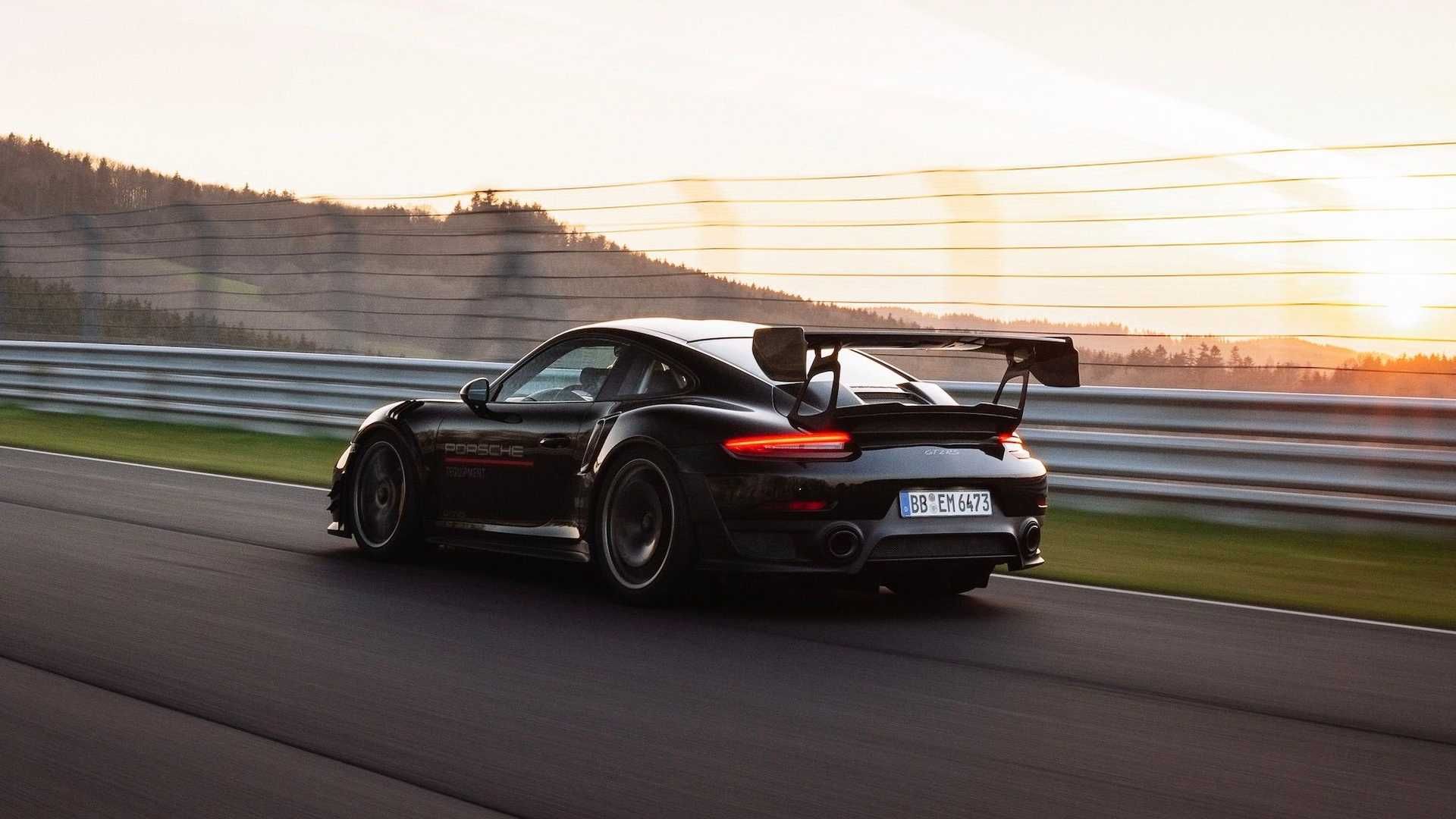 نمای عقب پورشه 911 جی تی 2 آر اس / Porsche 911 GT2 RS تیونینگ Manthey Racing