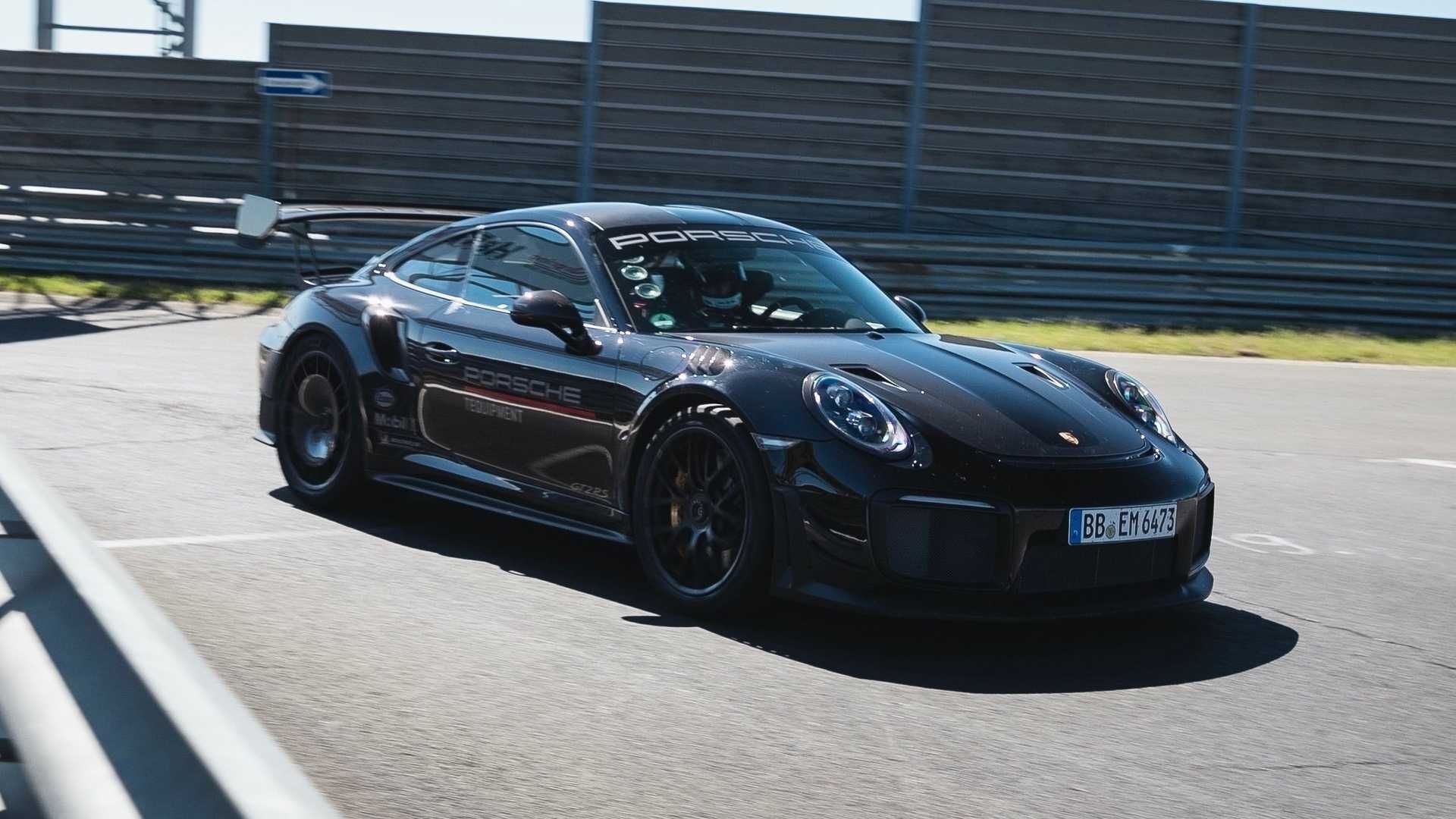 نمای جانبی پورشه 911 جی تی 2 آر اس / Porsche 911 GT2 RS تیونینگ Manthey Racing در پیست