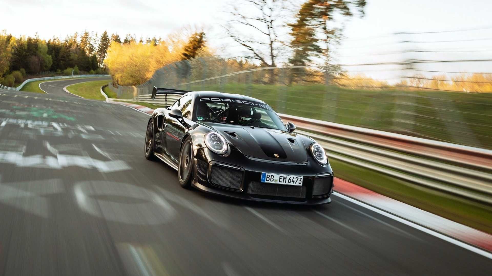 نمای جلو پورشه 911 جی تی 2 آر اس / Porsche 911 GT2 RS تیونینگ Manthey Racing در پیست