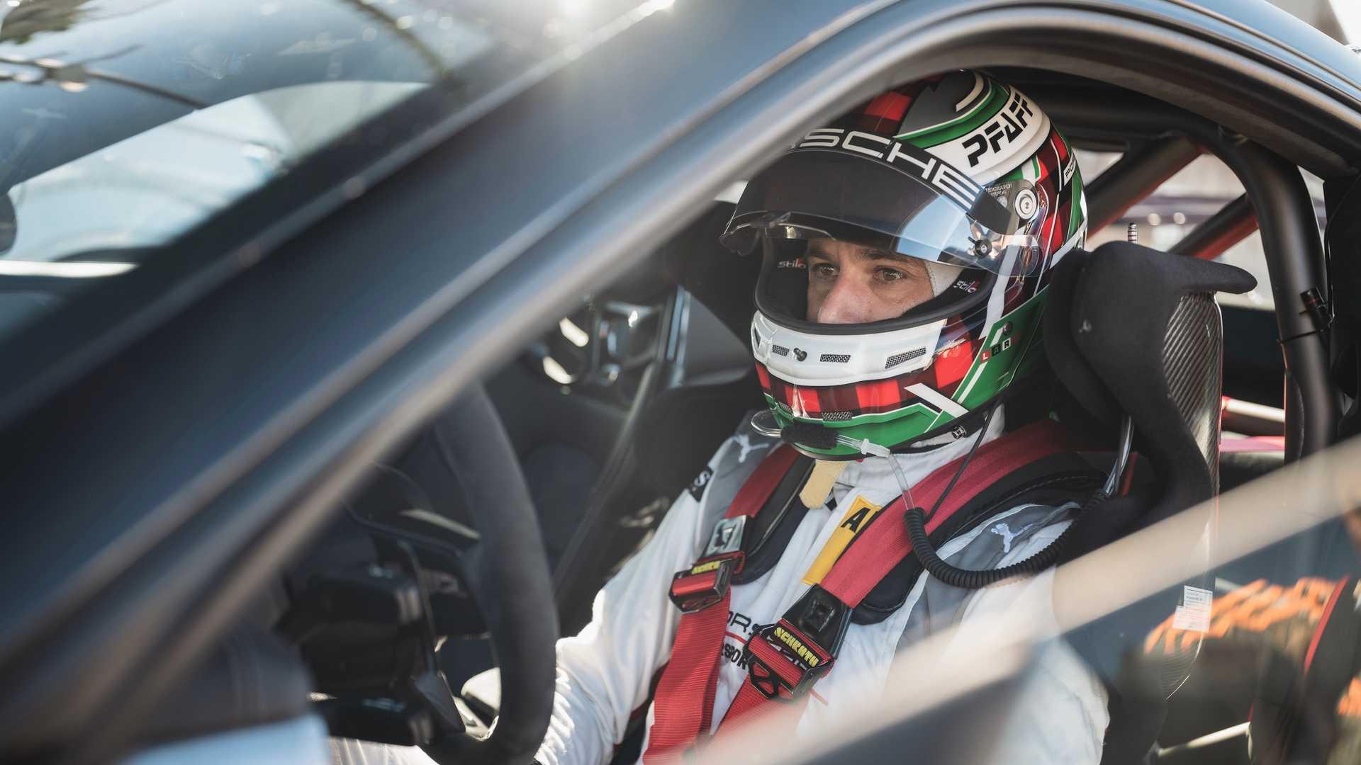 لارس کرن در خودرو پورشه 911 جی تی 2 آر اس / Porsche 911 GT2 RS تیونینگ Manthey Racing