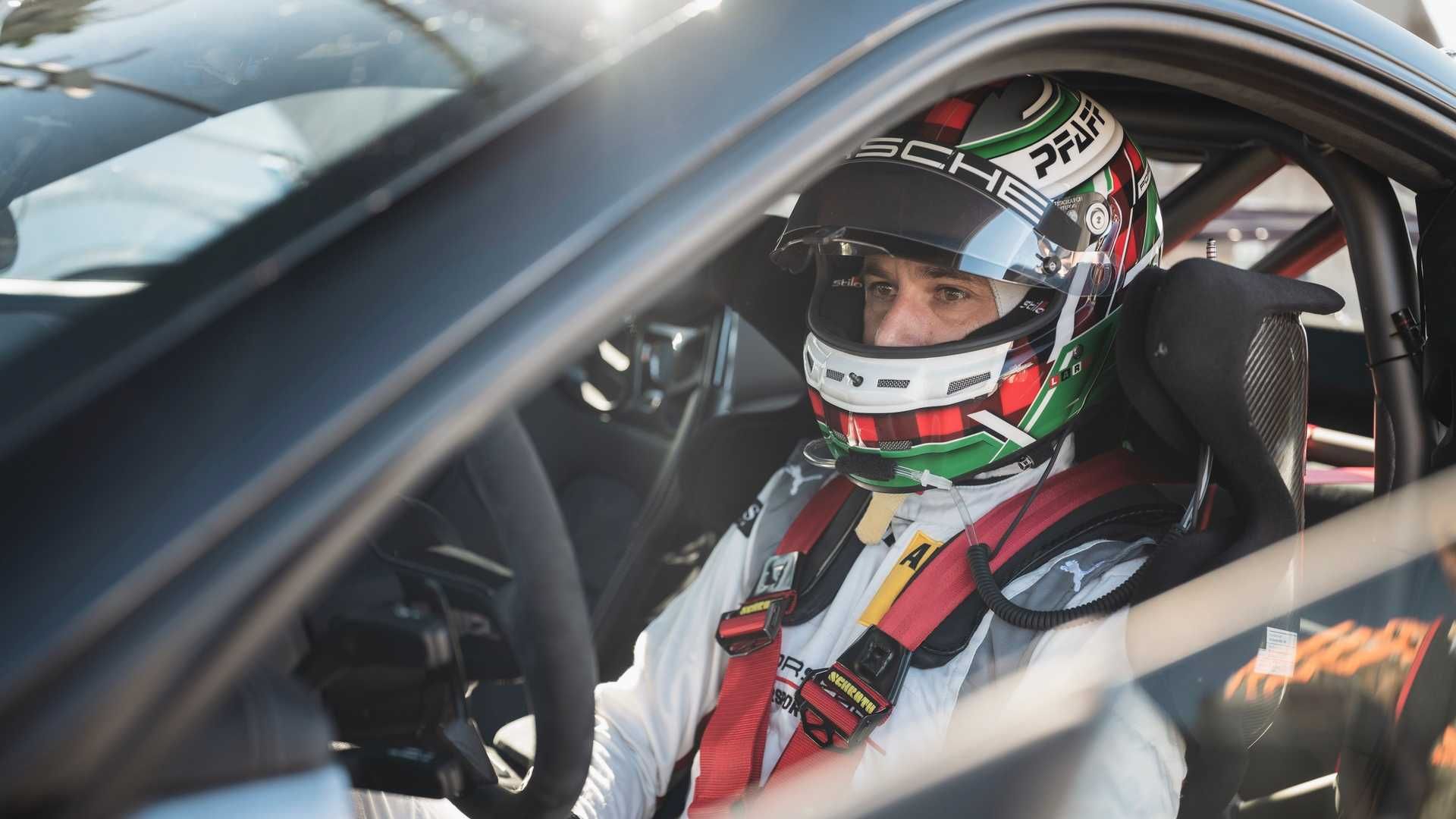 لارس کرن در خودرو پورشه 911 جی تی 2 آر اس / Porsche 911 GT2 RS تیونینگ Manthey Racing