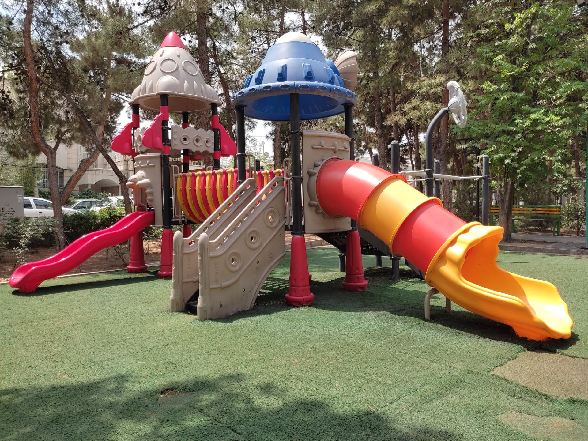 رنگ‌ها در عکس دوربین واید ردمی نوت ۱۰