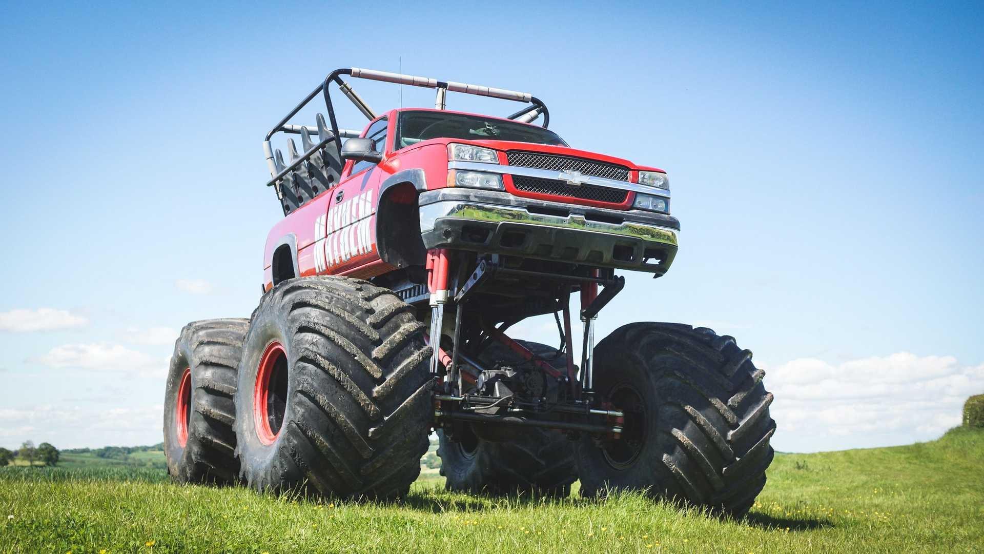 نمای وانت مانستر شورولت سیلورادو / Chevrolet Silverado Monster Truck