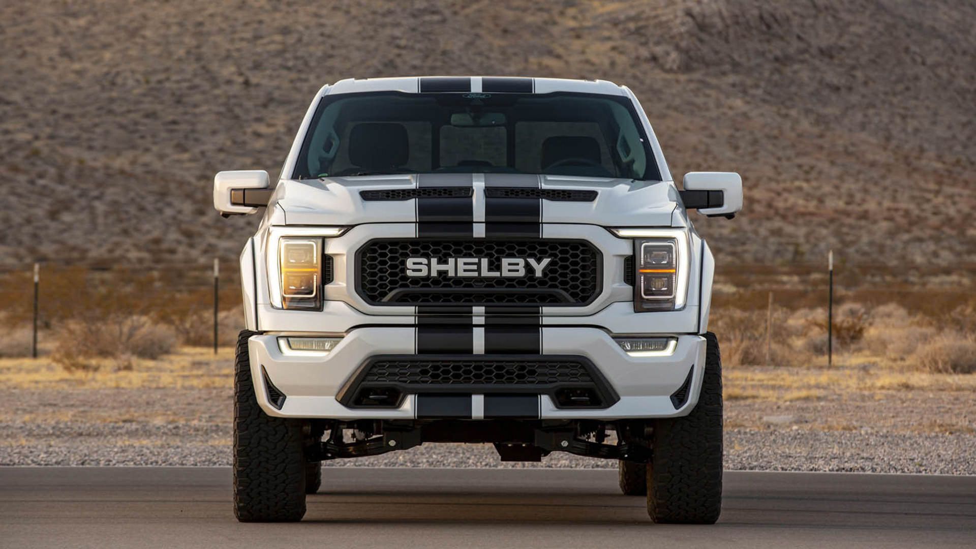نمای جلو وانت پیکاپ شلبی اف 150 / 2021 Shelby F-150 مبتنی بر فورد / Ford سفید رنگ