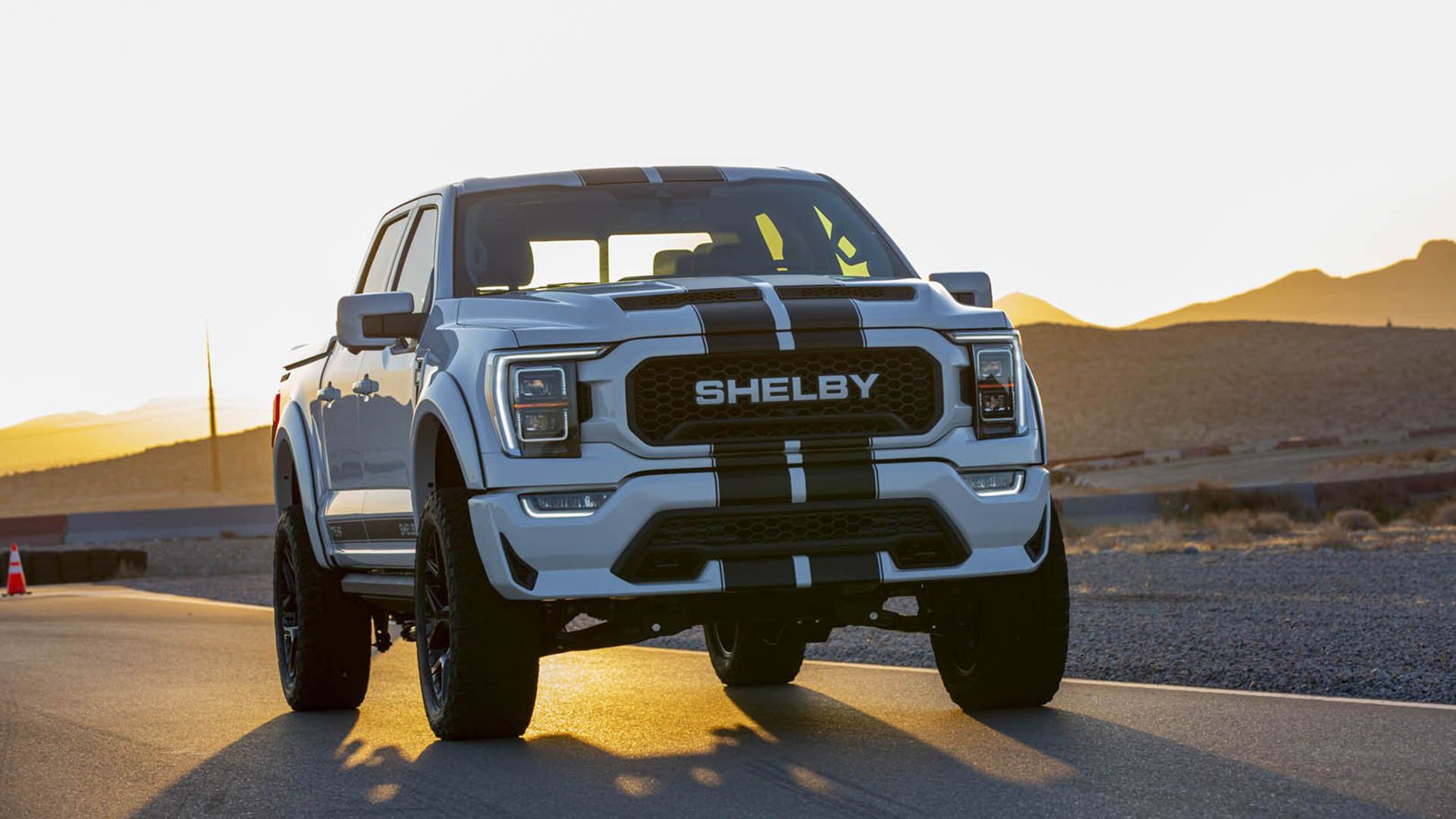 نمای جلو وانت پیکاپ شلبی اف 150 / 2021 Shelby F-150 مبتنی بر فورد / Ford در جاده