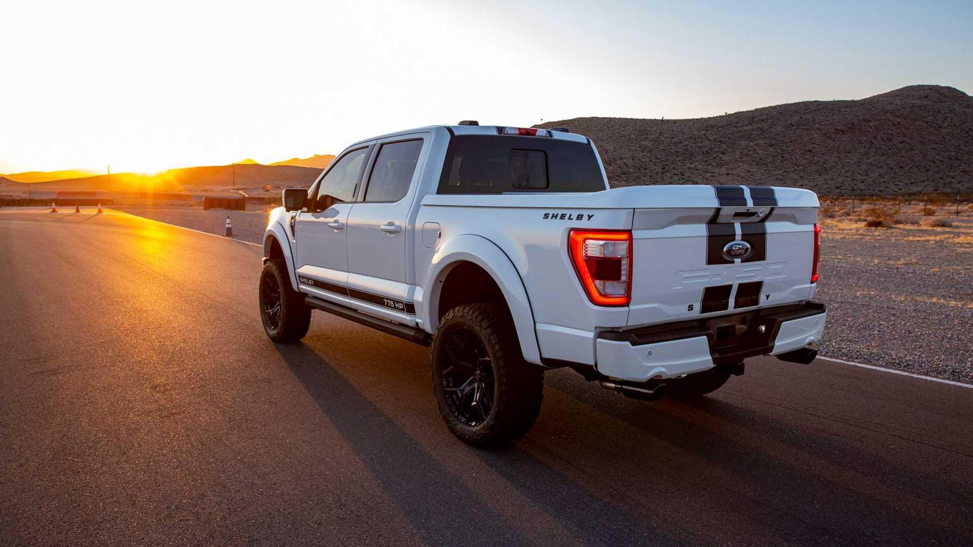 نمای سه چهارم عقب وانت پیکاپ شلبی اف 150 / 2021 Shelby F-150 مبتنی بر فورد / Ford در جاده