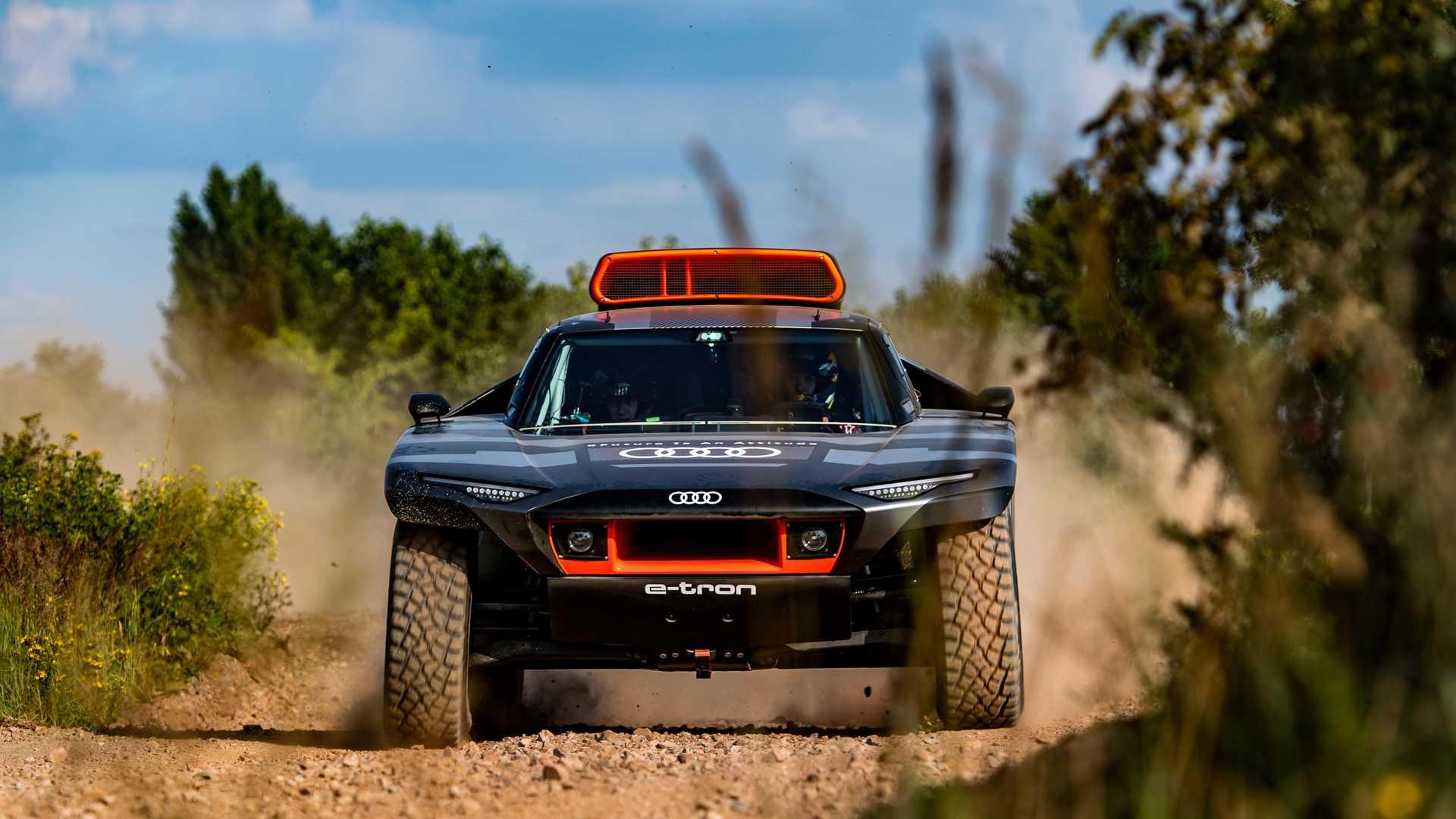 نمای روبرو Audi RS Q E-Tron شاسی بلند برقی ائودی 
