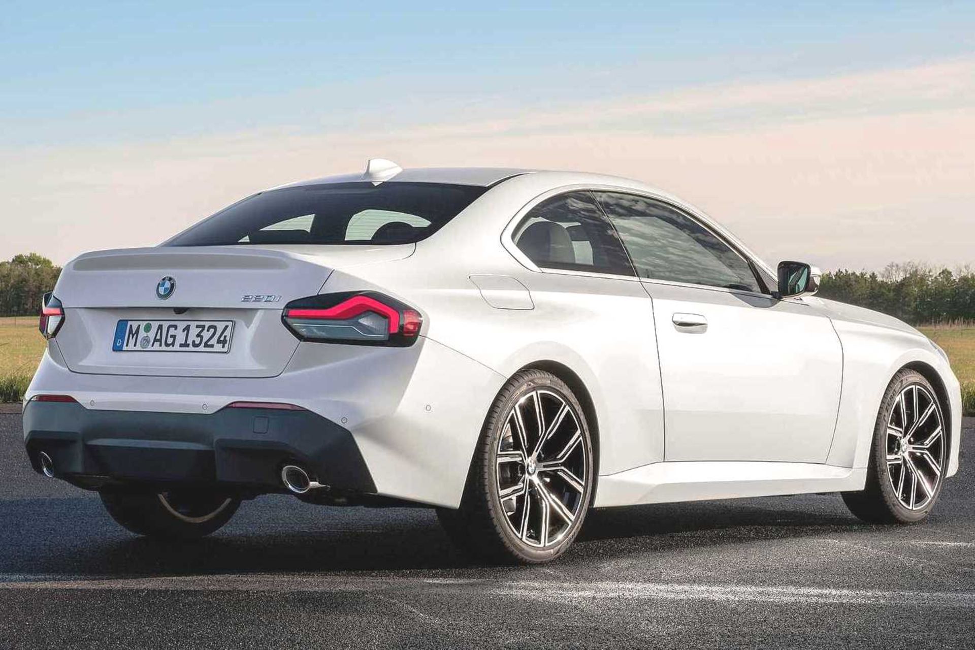 BMW 2-Series Coupe نمای پشت بی ام و سری 2 مدل 2022