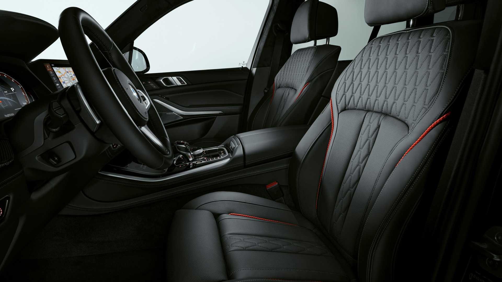 صندلی های جلو بی ام و ایکس 5 نسخه بلک ورمیلیون / 2022 BMW X5 Black Vermilion