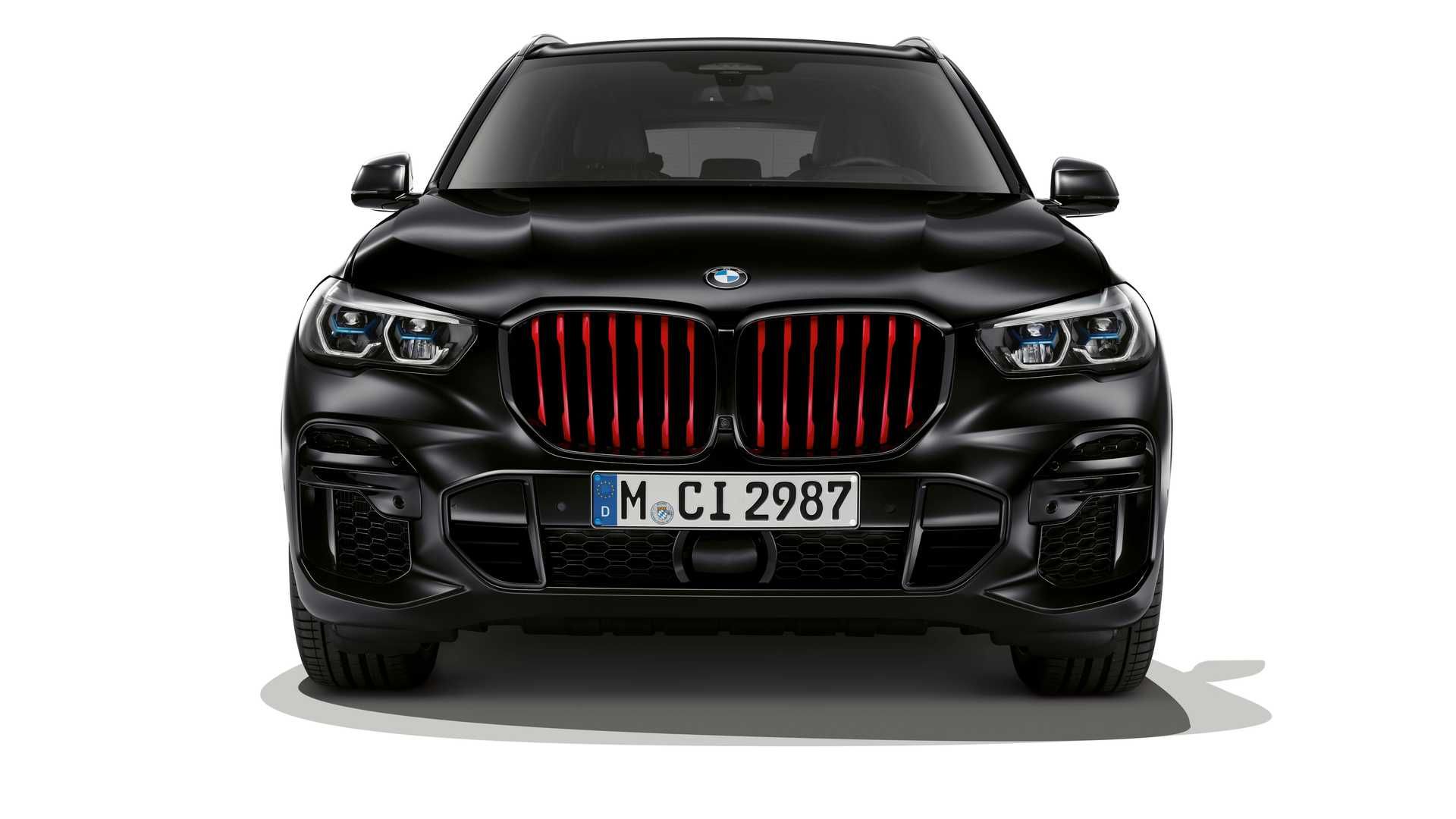 نمای جلو شاسی بلند بی ام و ایکس 5 نسخه بلک ورمیلیون / 2022 BMW X5 Black Vermilion