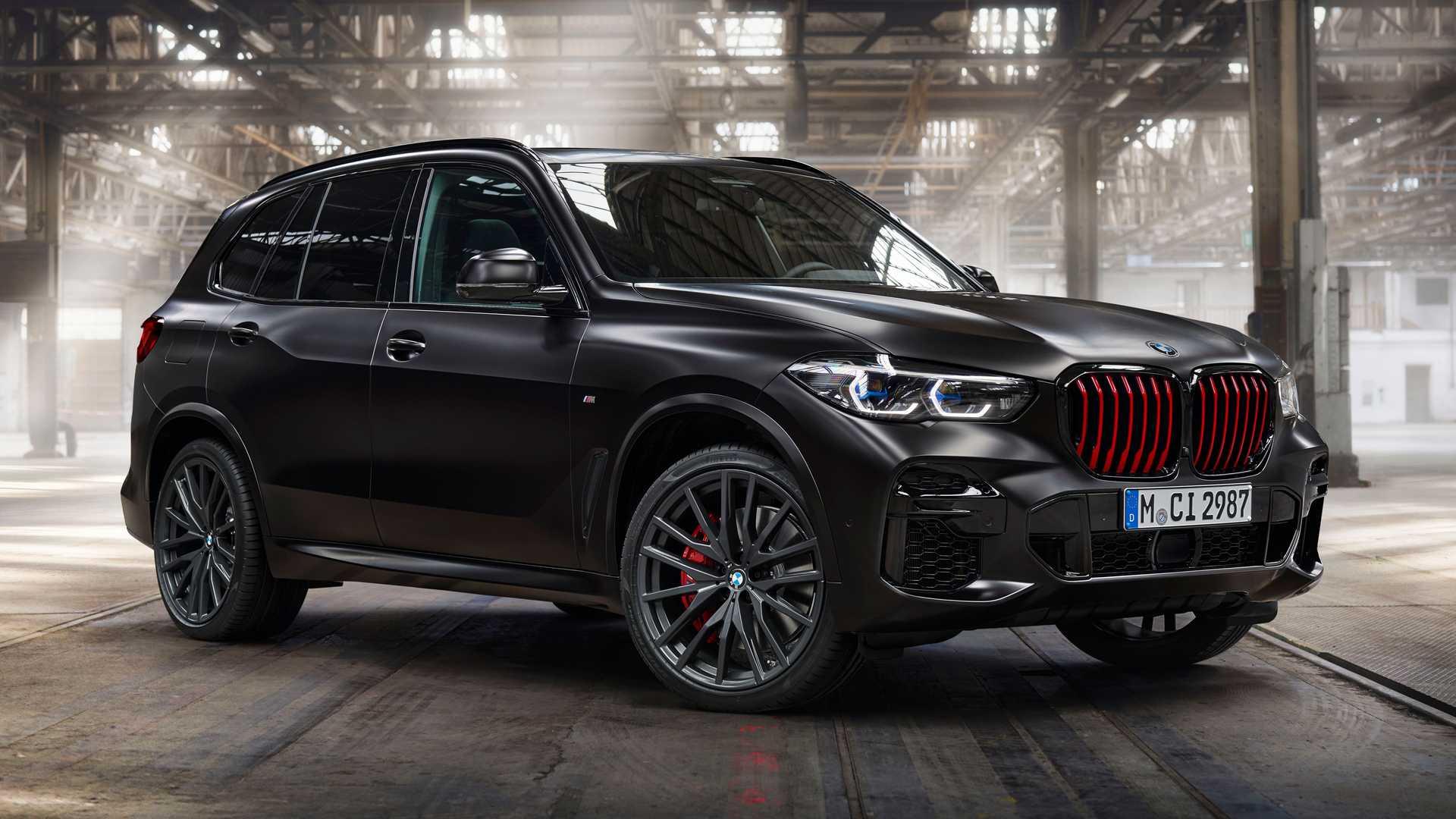 نمای سه چهارم جلو بی ام و ایکس 5 نسخه بلک ورمیلیون / 2022 BMW X5 Black Vermilion مشکی رنگ