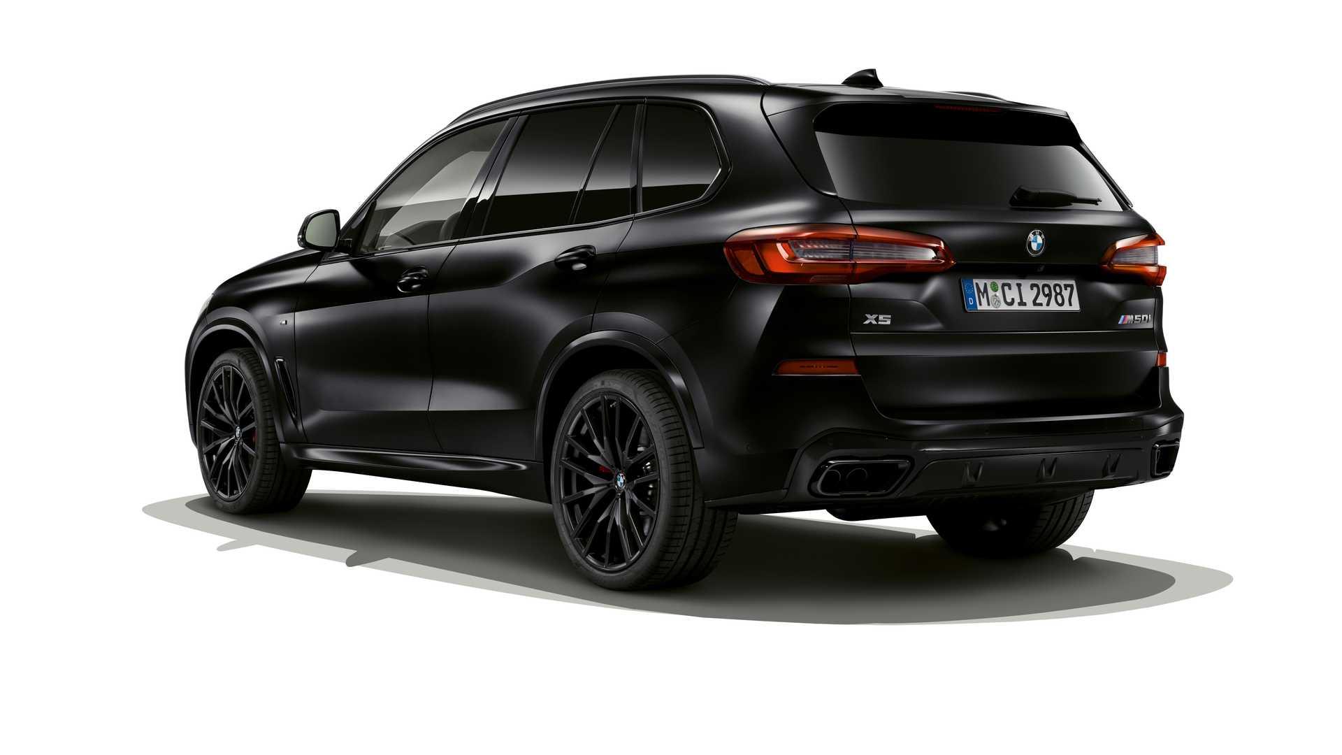 نمای عقب بی ام و ایکس 5 نسخه بلک ورمیلیون / 2022 BMW X5 Black Vermilion سیاه رنگ