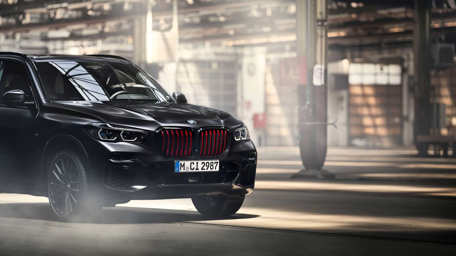 نمای جلو  بی ام و ایکس 5 نسخه بلک ورمیلیون / 2022 BMW X5 Black Vermilion