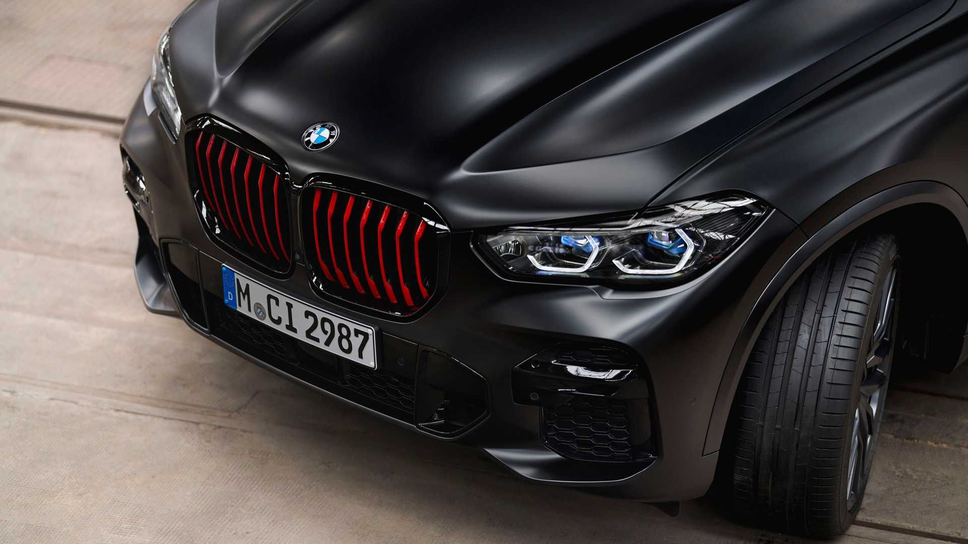 چراغ جلو بی ام و ایکس 5 نسخه بلک ورمیلیون / 2022 BMW X5 Black Vermilion