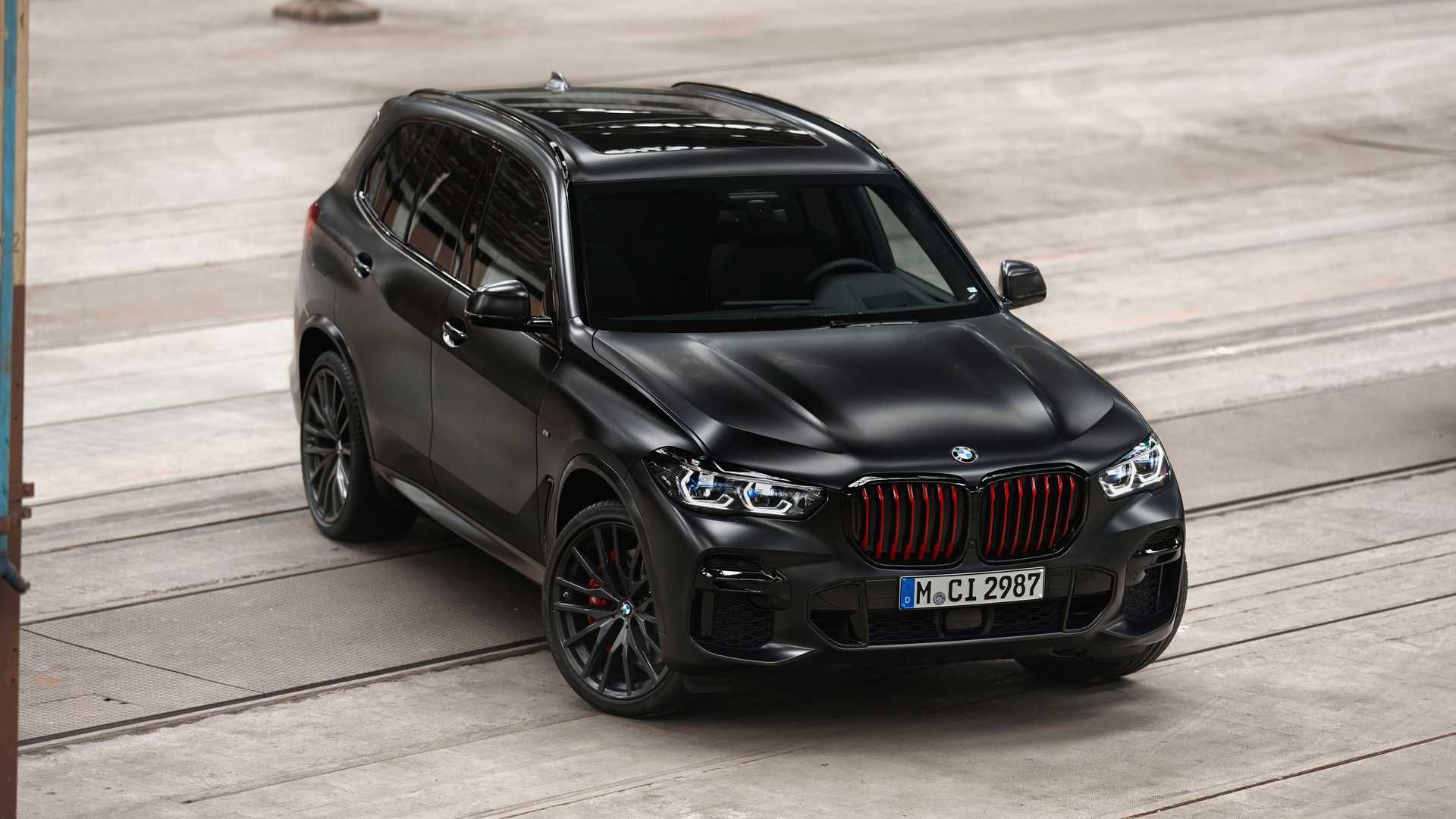 نمای بالا بی ام و ایکس 5 نسخه بلک ورمیلیون / 2022 BMW X5 Black Vermilion