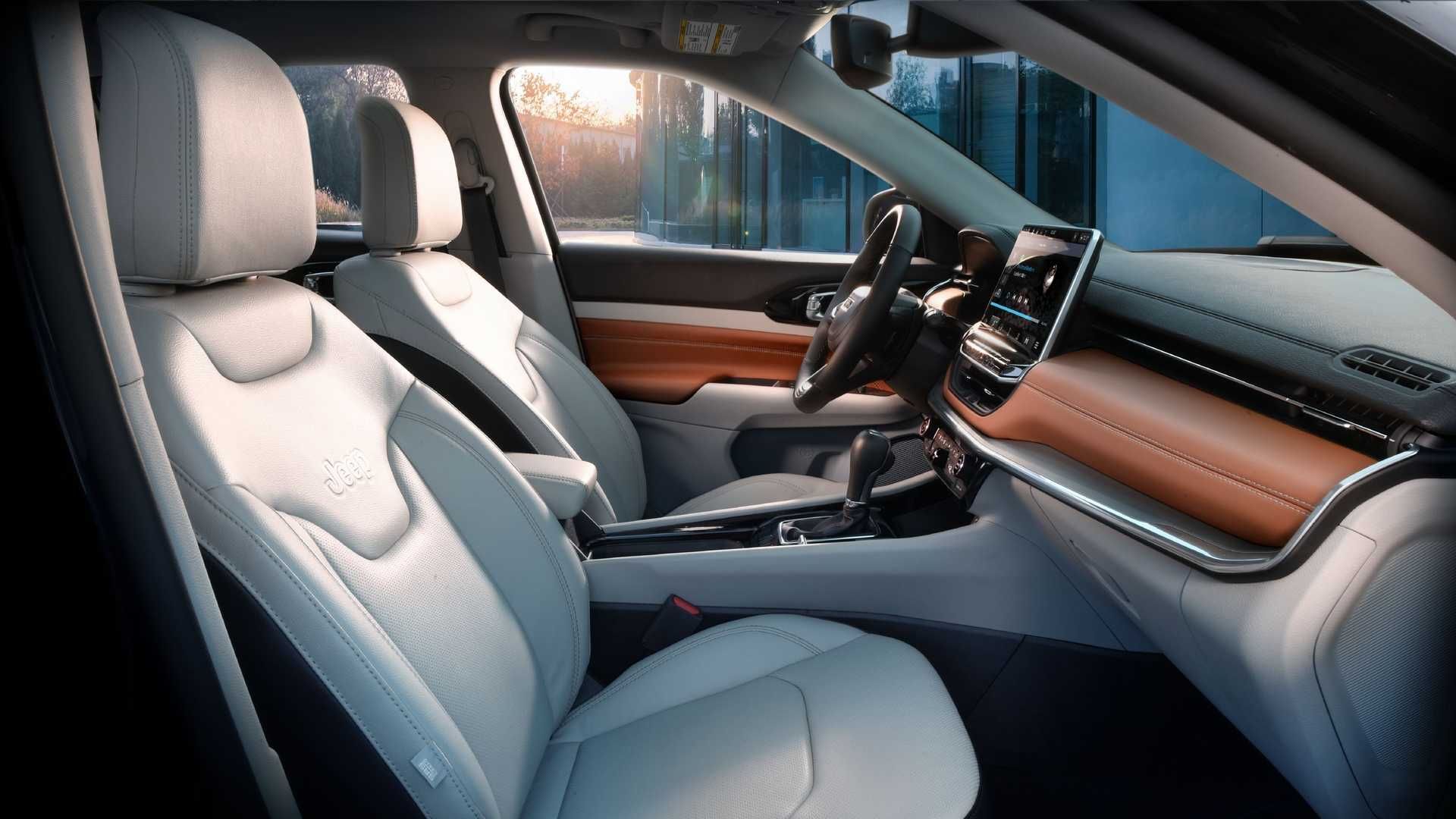 نمای داخلی شاسی بلند جیپ کامپس 2022 / 2022 Jeep Compass SUV