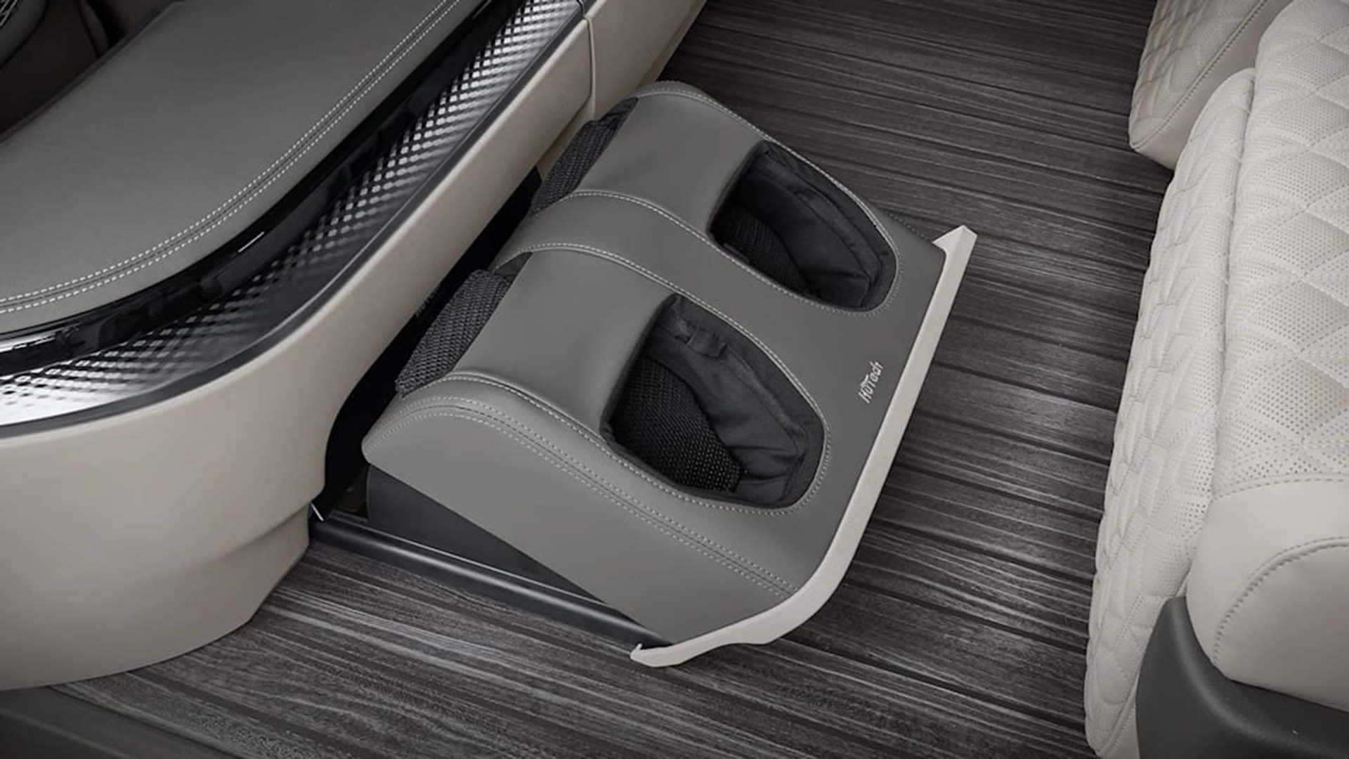 ماساژور پا مینی ون کیا کارنیوال های لیموزین / 2022 Kia Carnival Hi Limousine سیاه رنگ