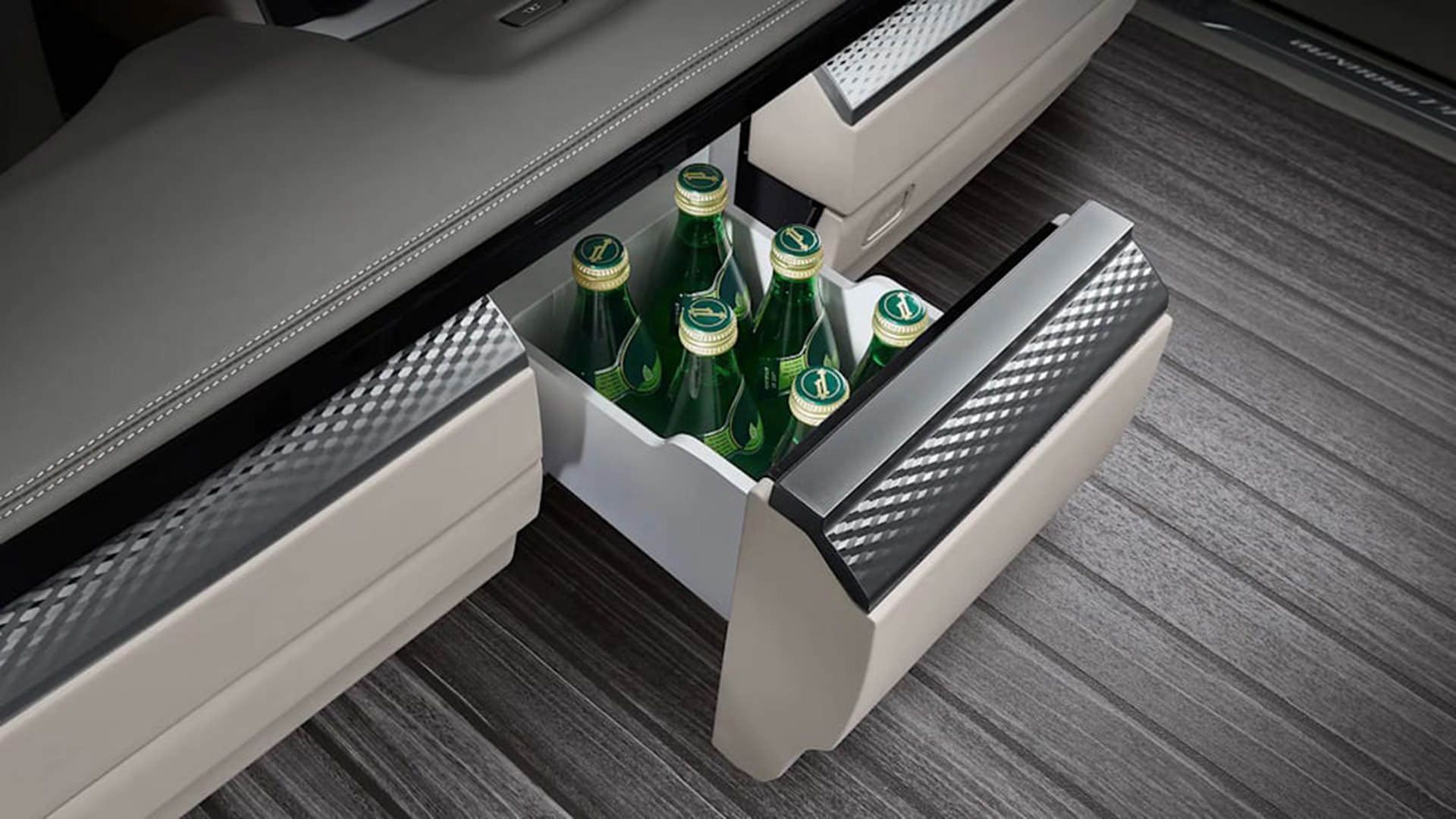 یخچال مینی ون کیا کارنیوال های لیموزین / 2022 Kia Carnival Hi Limousine سیاه رنگ