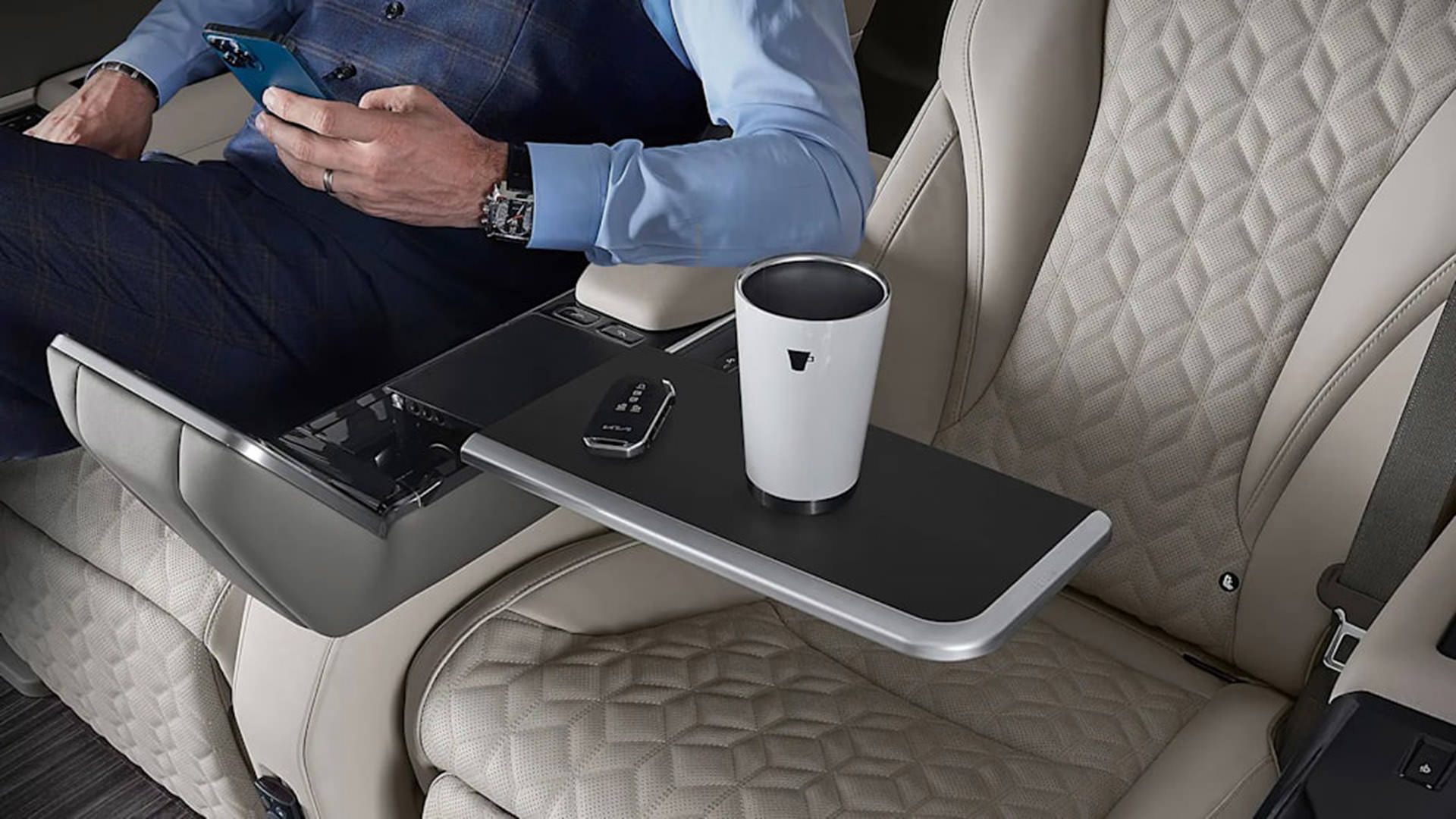 جالیوانی داخل دسته صندلی مینی ون کیا کارنیوال های لیموزین / 2022 Kia Carnival Hi Limousine