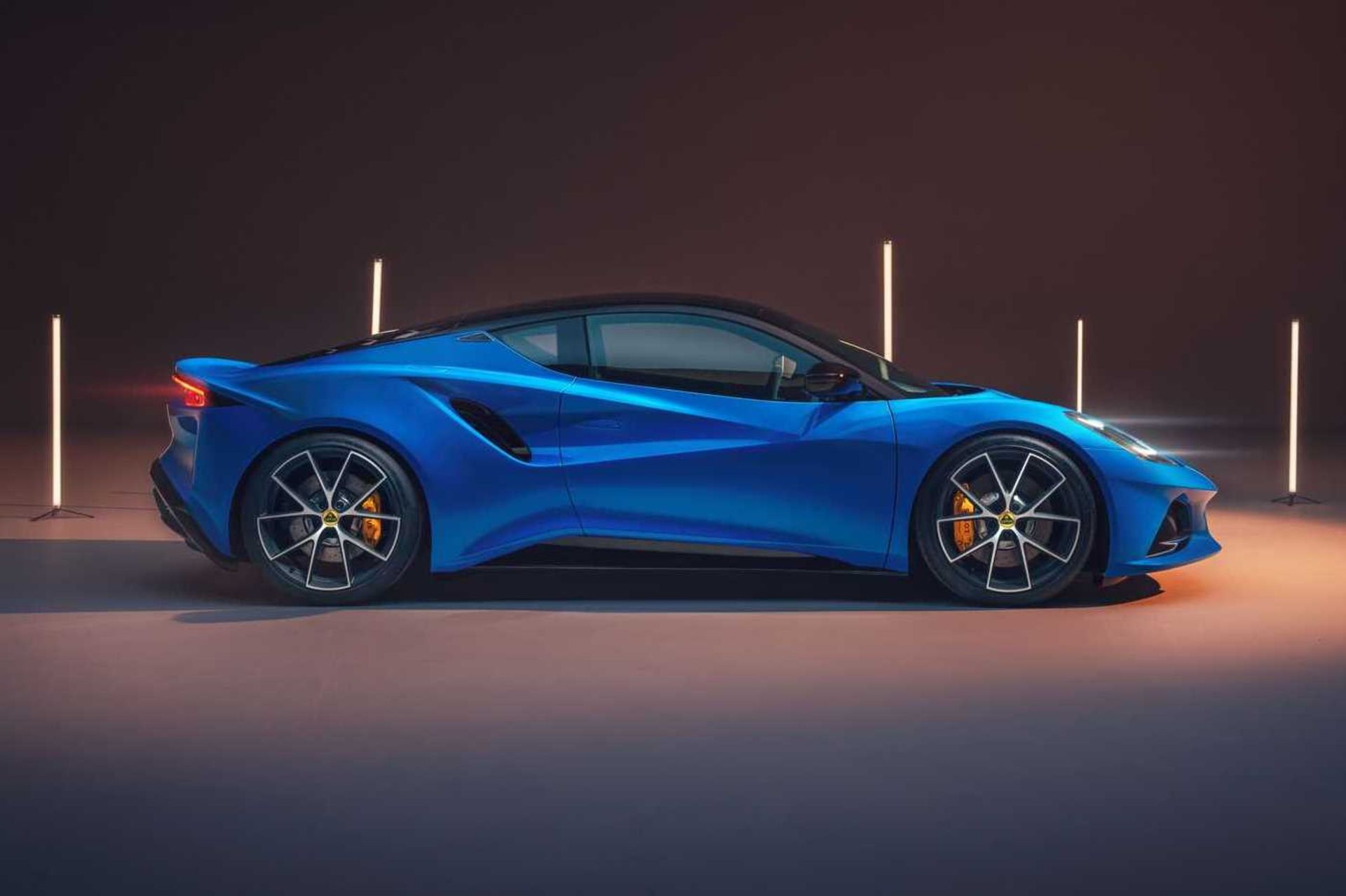 نمای کنار Lotus Emira لوتوس امیرا