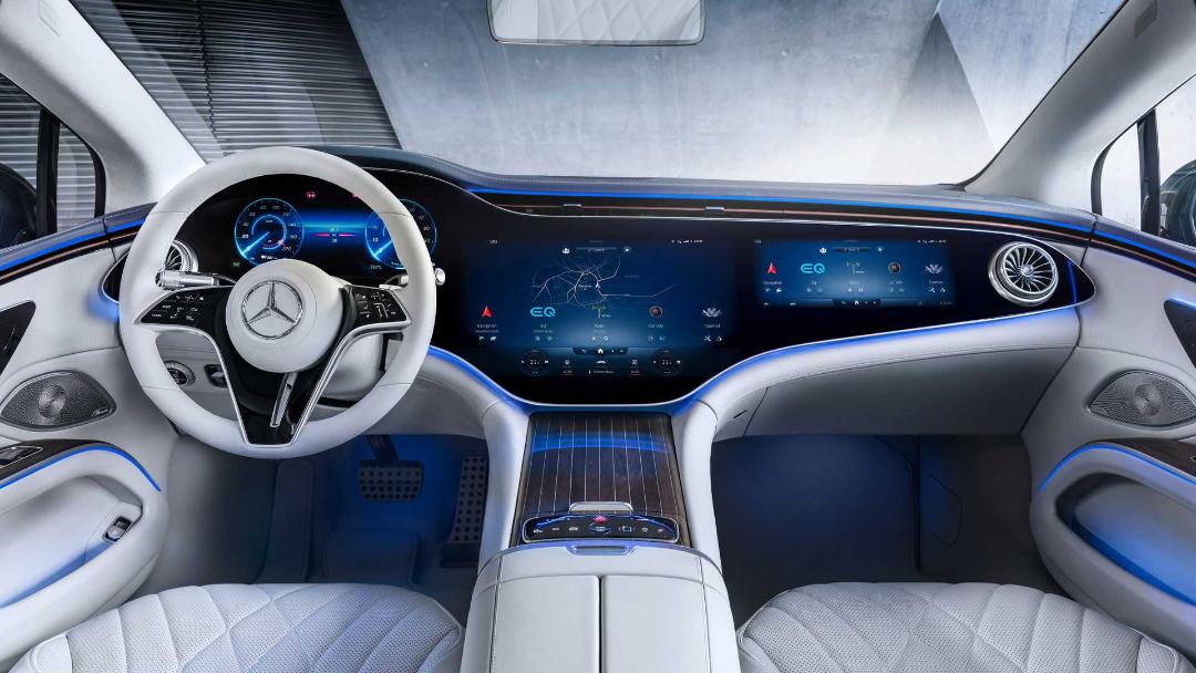 داشبورد و فرمان مرسدس بنز ویژن ای کیو اس / mercedes benz eqs‌ نقره ای رنگ