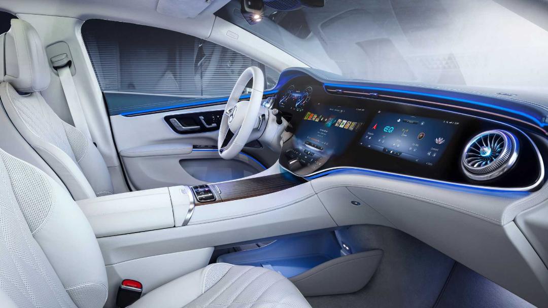 کابین و فرمان مرسدس بنز ویژن ای کیو اس / mercedes benz eqs‌ نقره ای رنگ