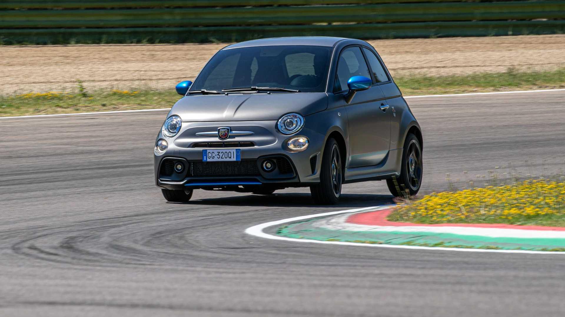 خودروی شهری هاچ بک ابارت اف 595 / Abarth F595