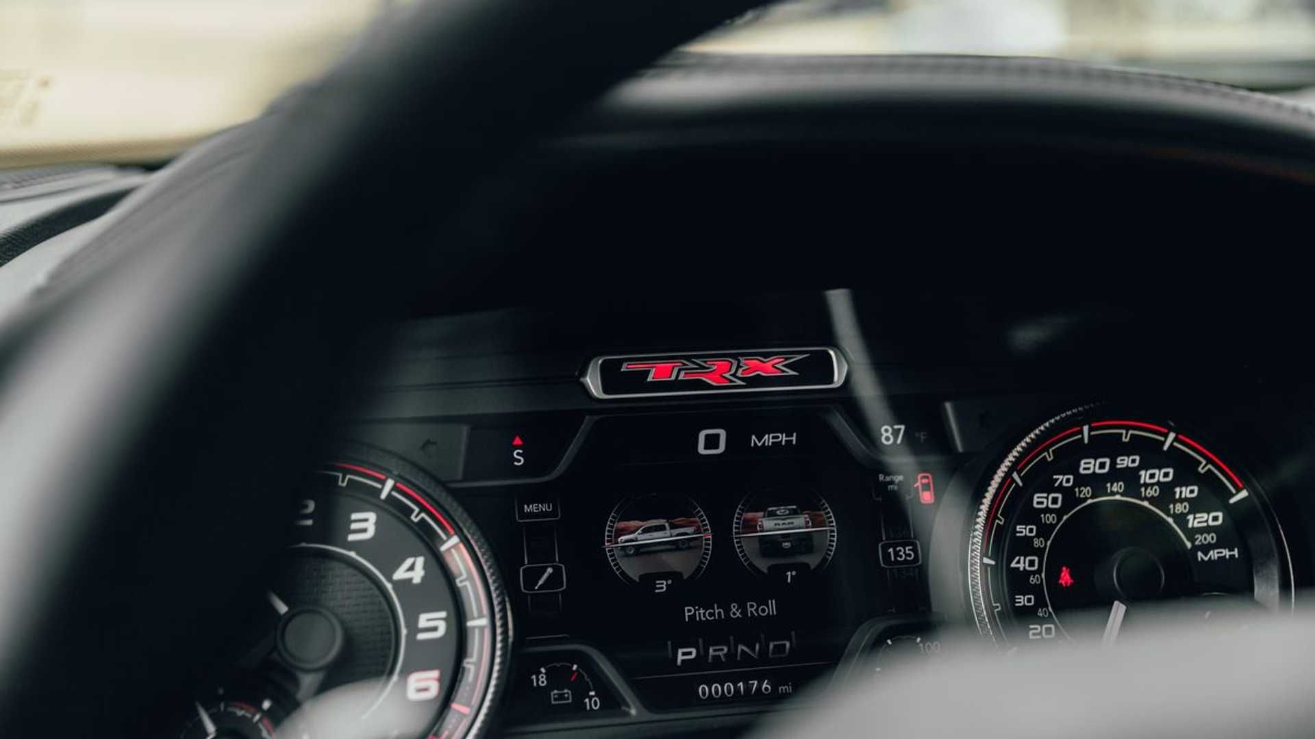 جلوداشبورد وانت وارلرد رم تی آر ایکس / Warlord Ram TRX 6×6