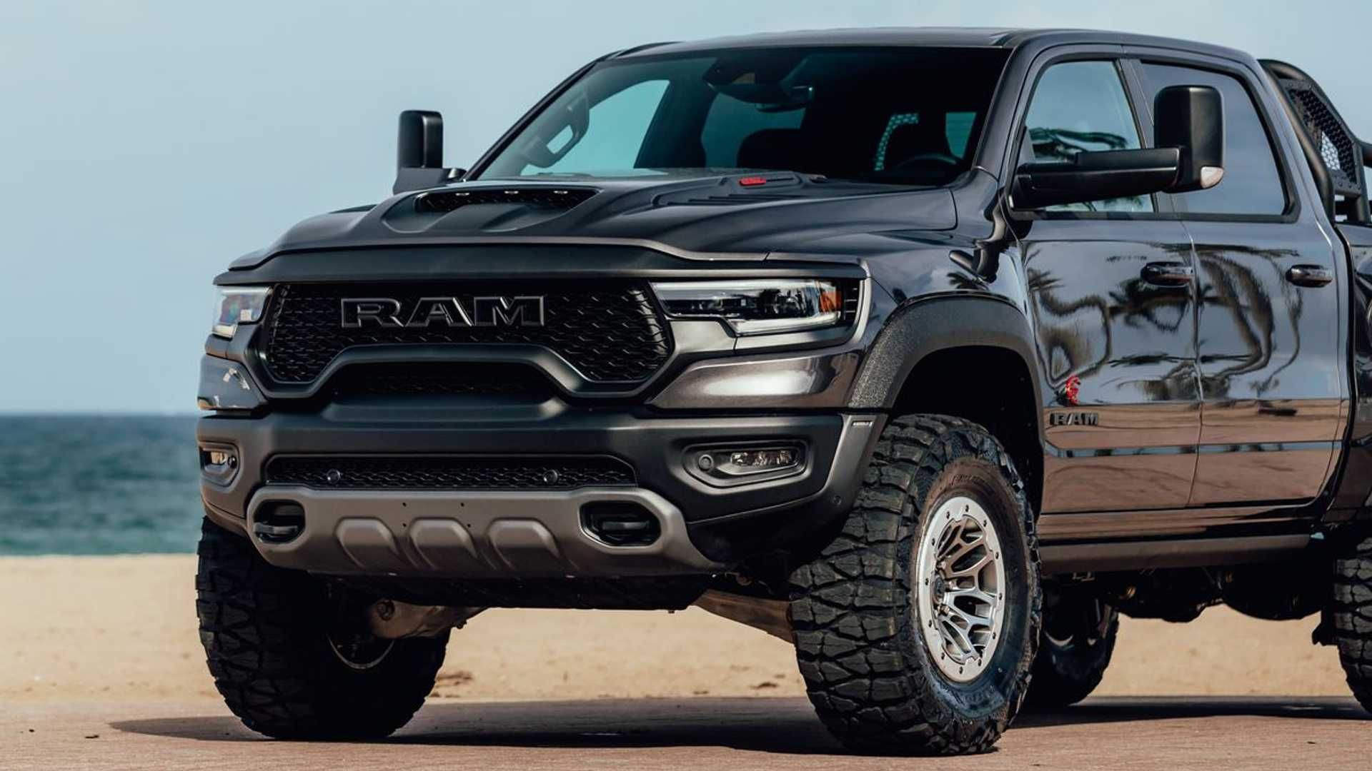 نمای سه چهارم جلو وانت وارلرد رم تی آر ایکس / Warlord Ram TRX 6×6