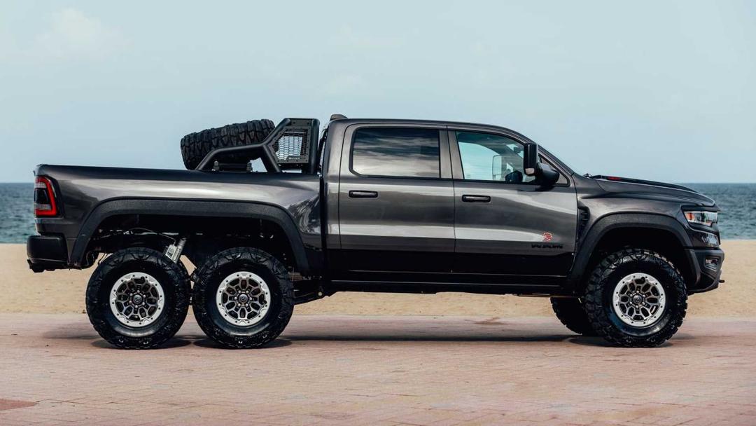 نمای جانبی وانت وارلرد رم تی آر ایکس / Warlord Ram TRX 6×6