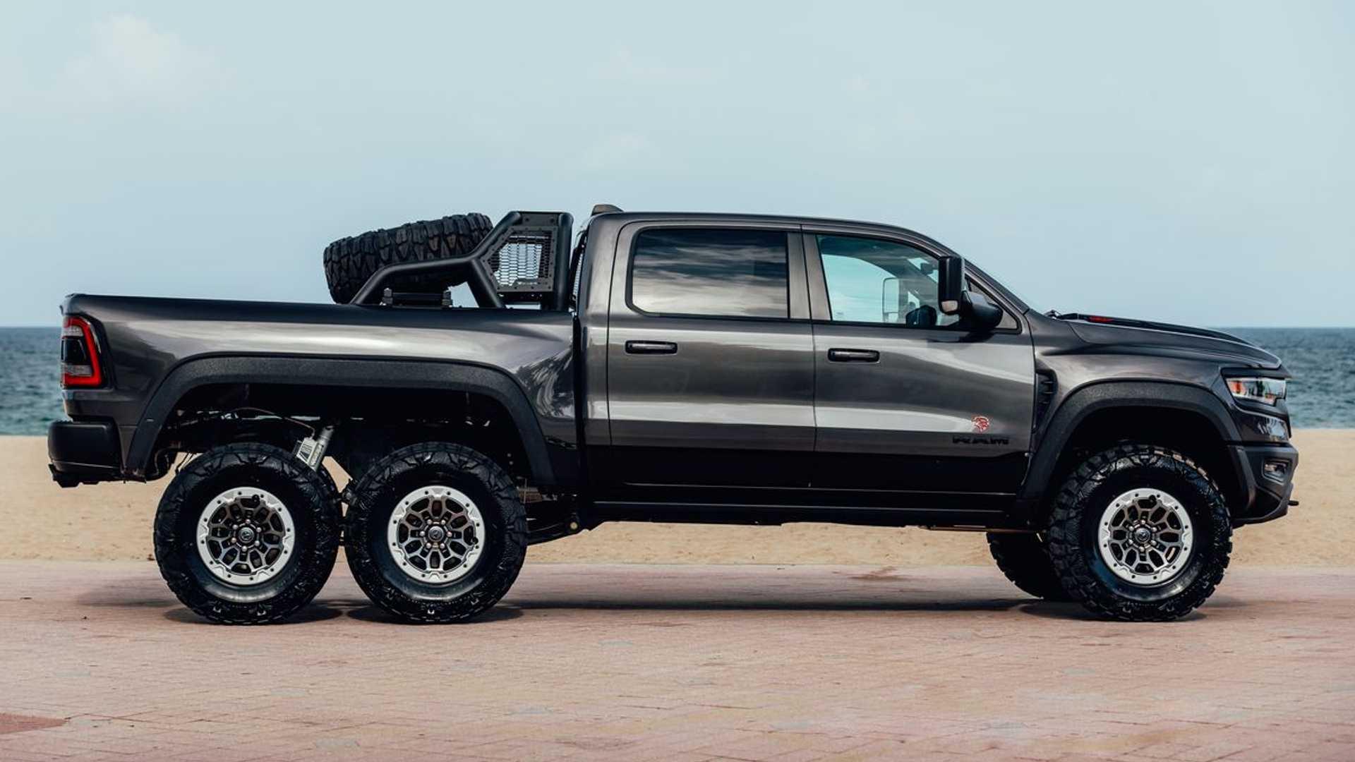 نمای جانبی وانت وارلرد رم تی آر ایکس / Warlord Ram TRX 6×6