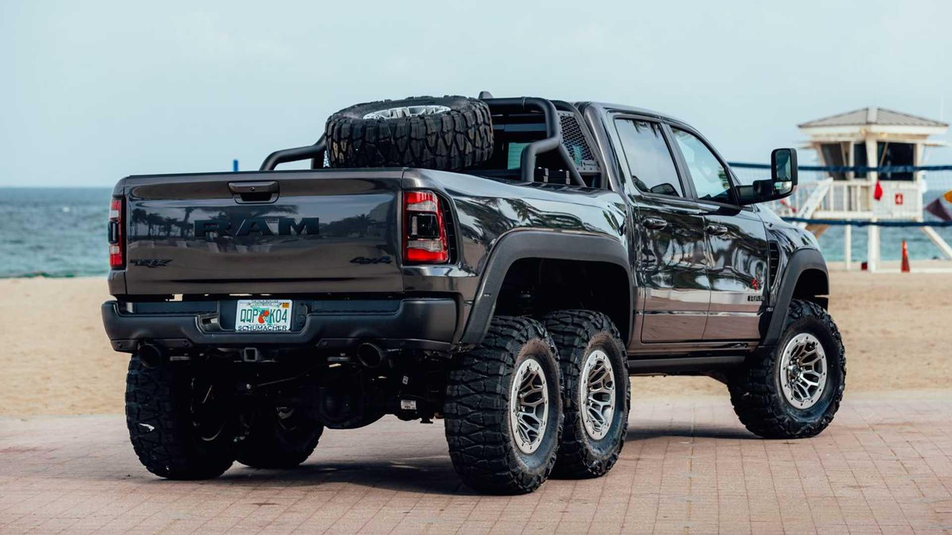 نمای سه چهارم عقب وانت وارلرد رم تی آر ایکس / Warlord Ram TRX 6×6