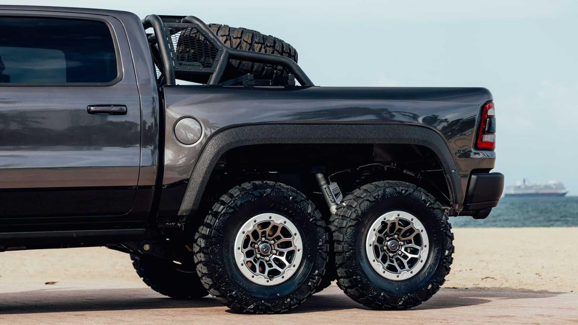نمای جانبی چرخ‌های وانت وارلرد رم تی آر ایکس / Warlord Ram TRX 6×6