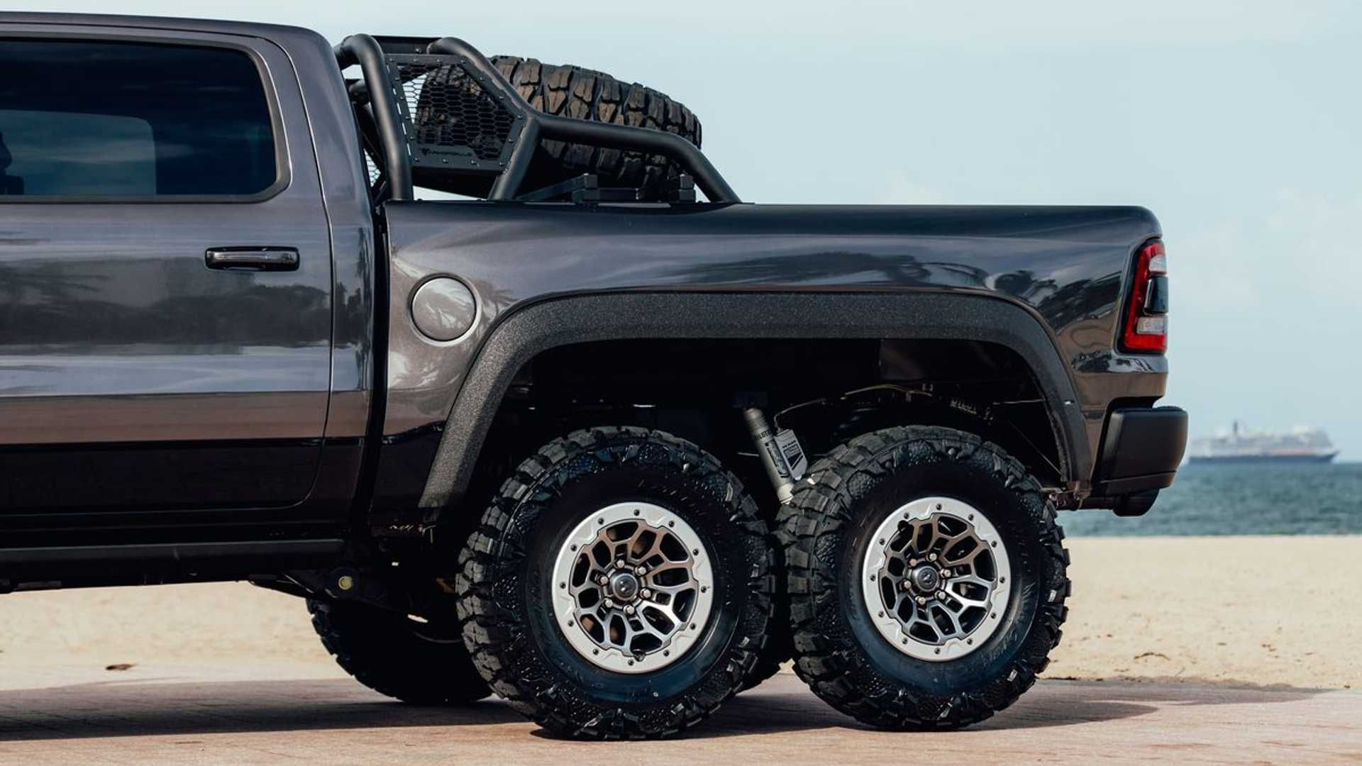 نمای جانبی چرخ‌های وانت وارلرد رم تی آر ایکس / Warlord Ram TRX 6×6