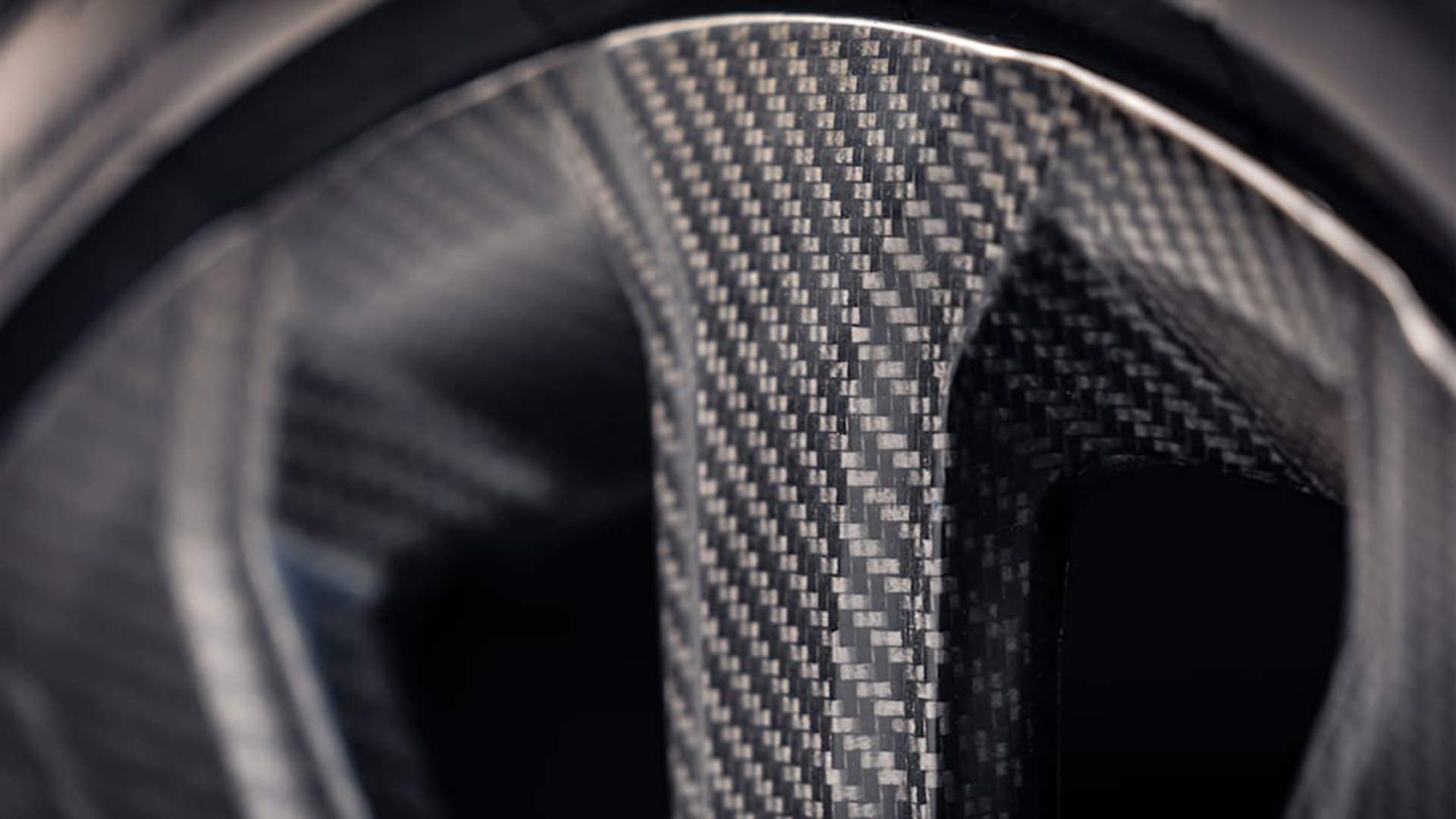 نمای نزدیک رینگ فیبر کربنی / Carbon fiber wheel بنتلی بنتایگا / Bentley Bentayga