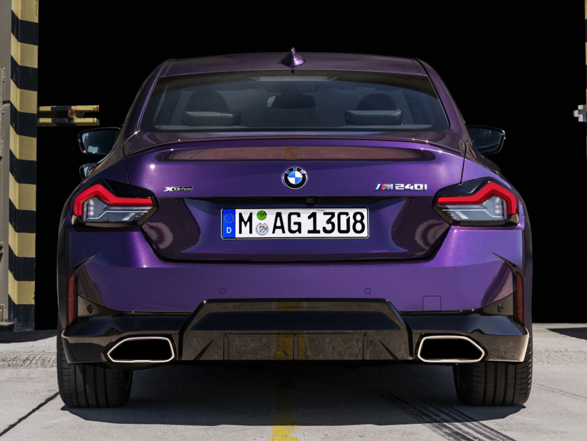 BMW M240 نمای پشت بی ام و سری 2 مدل 2022