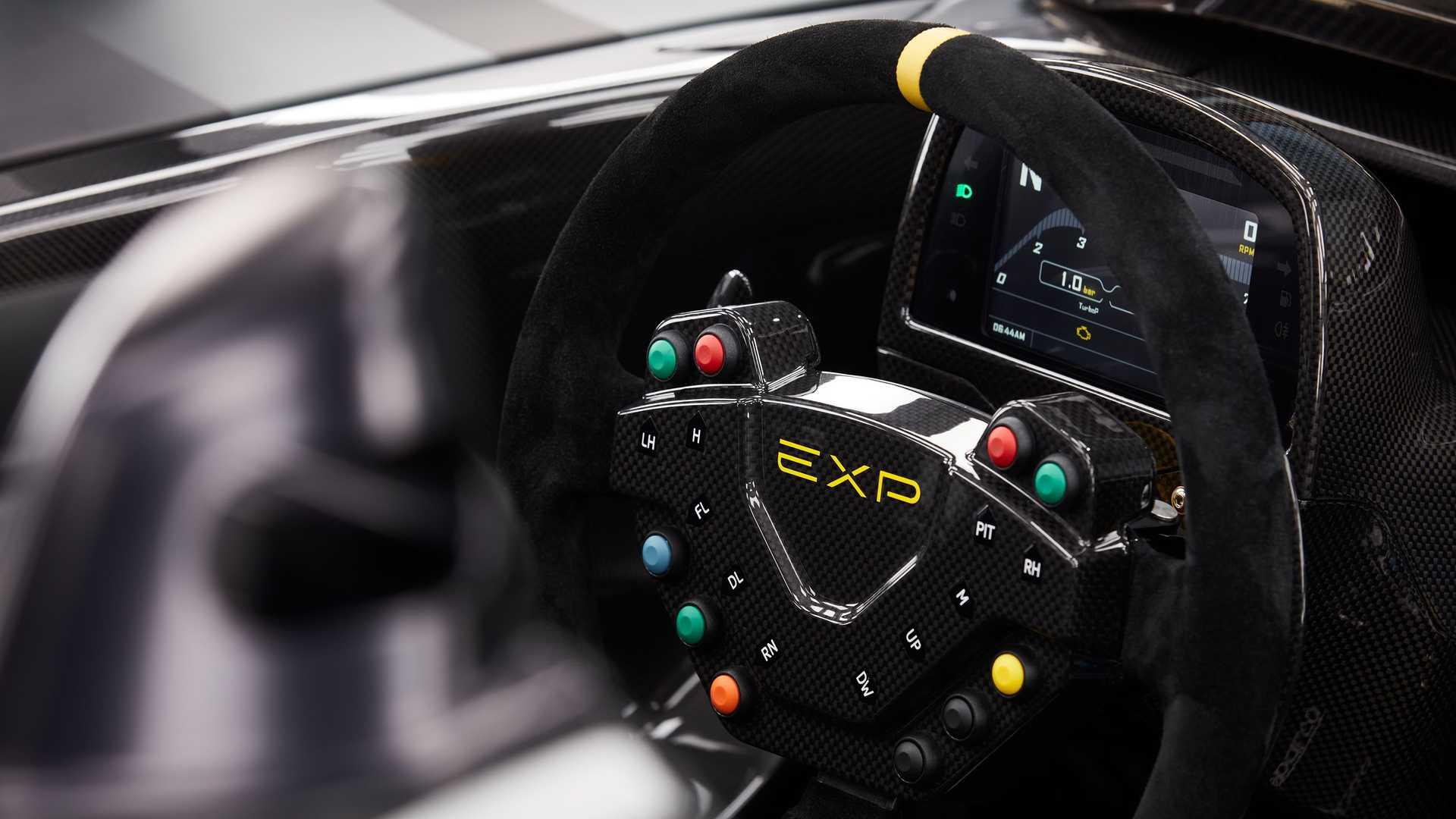 Dallara EXP  نمای فرمان سوپراسپرت سبک وزن دلارا 