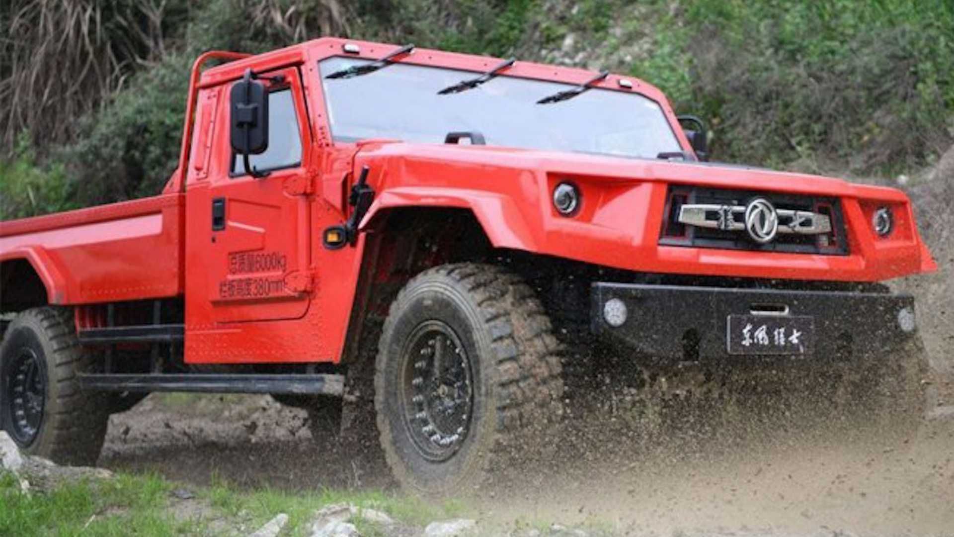 نمای سه چهارم وانت شاسی بلند آفرود دانگ فنگ فیرلس ام 50 / Dongfeng Fearless M50 مبتنی بر هامر / Hummer 