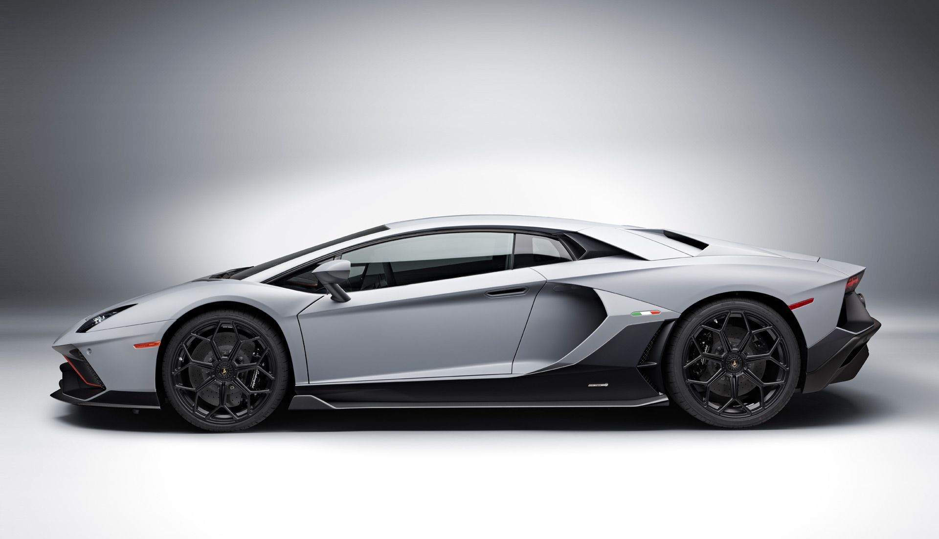 نمای جانبی Lamborghini Aventador Ultimate  لامبورگینی اونتادور اولتیمای