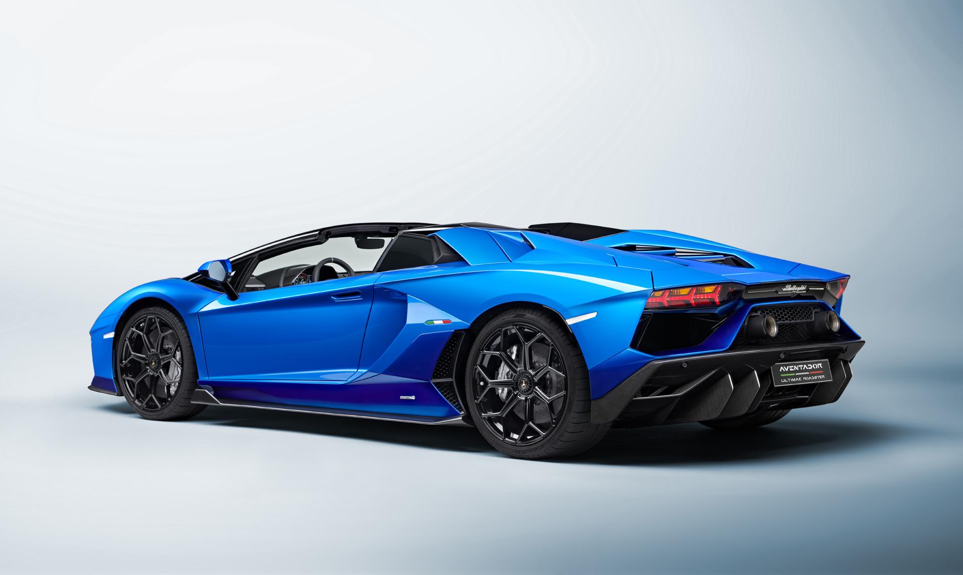 نمای پشت Lamborghini Aventador Ultimate  لامبورگینی اونتادور اولتیمای
