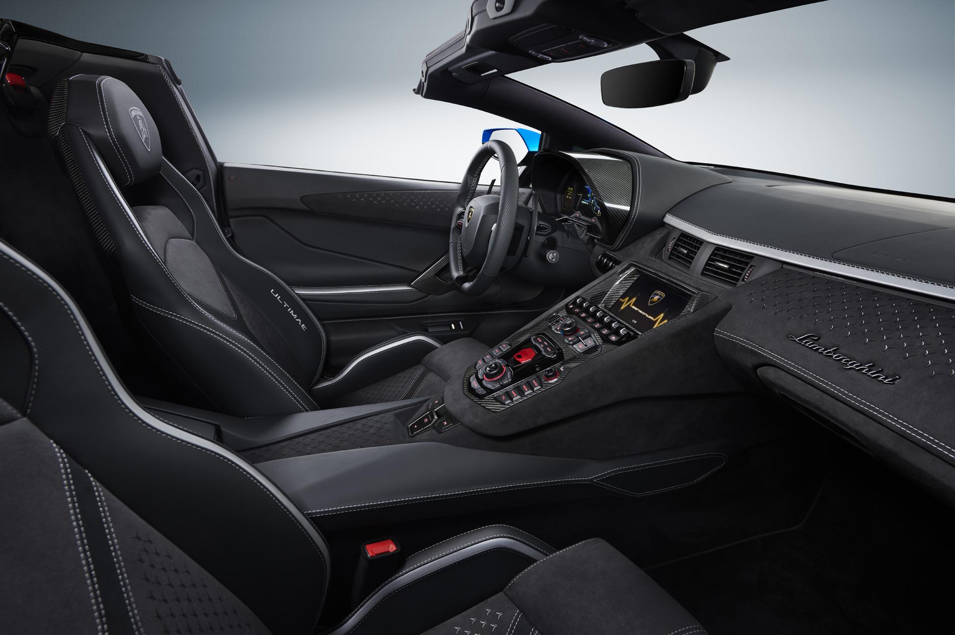 نمای داشبورد Lamborghini Aventador Ultimate  لامبورگینی اونتادور اولتیمای