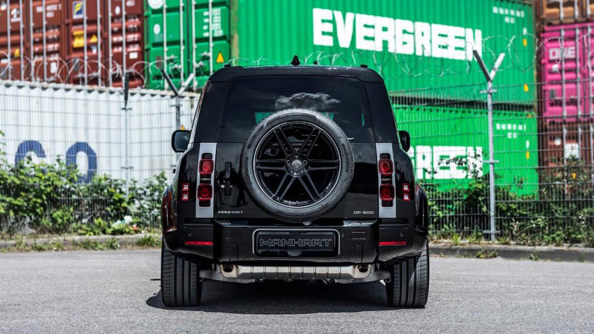 نمای عقب منهارت دی پی 500 لندرور دیفندر / Manhart DP 500 Land Rover Defender