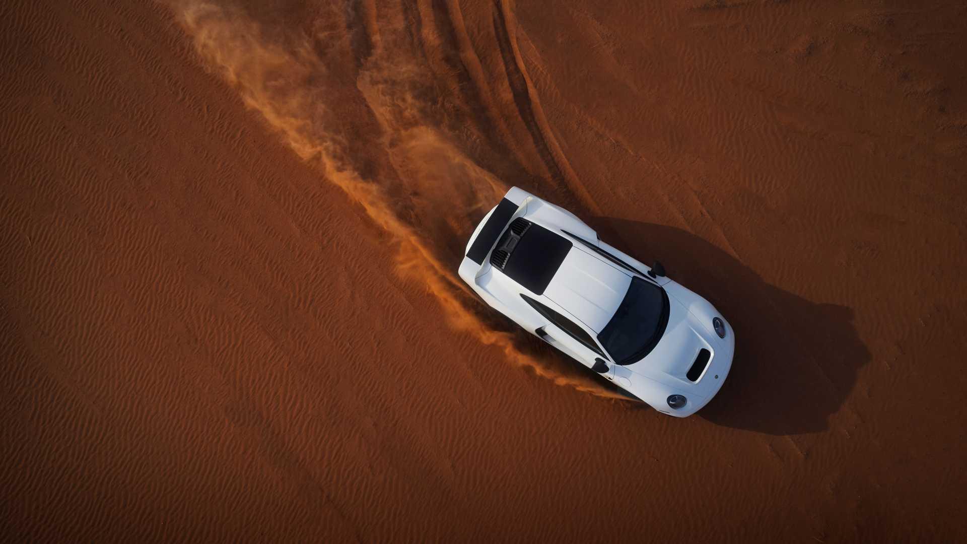 نمای بالا از خودرو پورشه مارک فیلیپ گمبالا مرسین / Marc Philipp Gemballa Marsien Porsche در بیابان