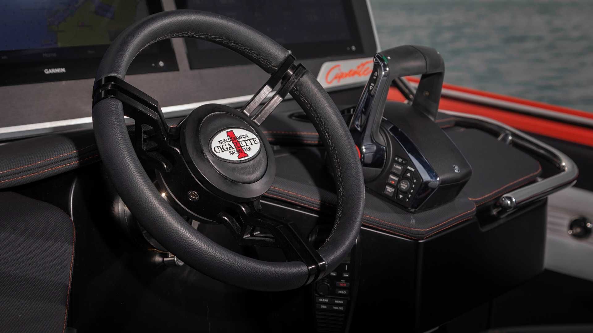 عرشه قایق پرسرعت مرسدس آ ام گ نایت هاوک سری سیاه / Mercedes-AMG Black Series Cigarette Boat