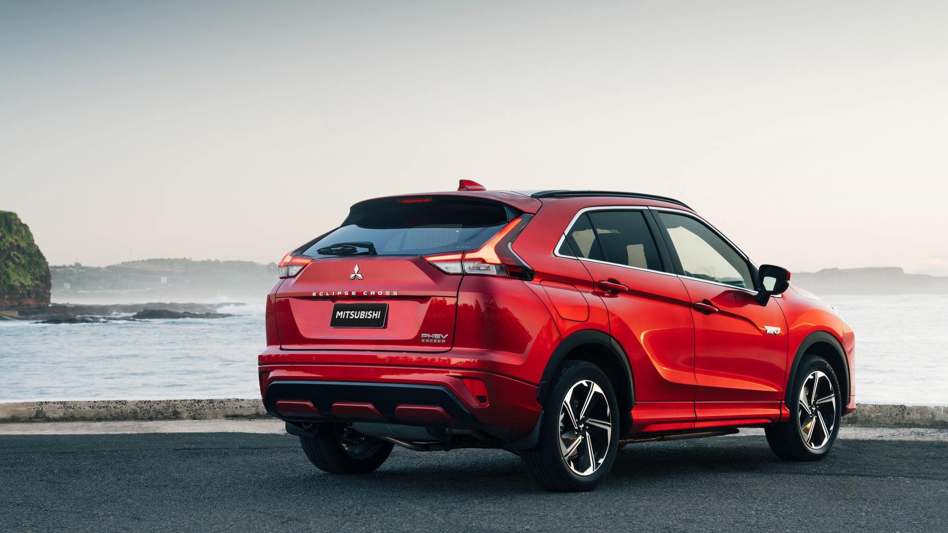 نمای عقب میتسوبیشی اکلیپس کراس 2022 پلاگین هیبرید / 2022 Mitsubishi Eclipse Cross Plug-In Hybrid