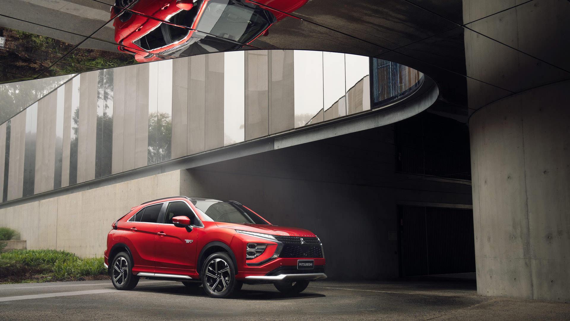نمای جلو میتسوبیشی اکلیپس کراس 2022 پلاگین هیبرید / 2022 Mitsubishi Eclipse Cross Plug-In Hybrid قرمز رنگ