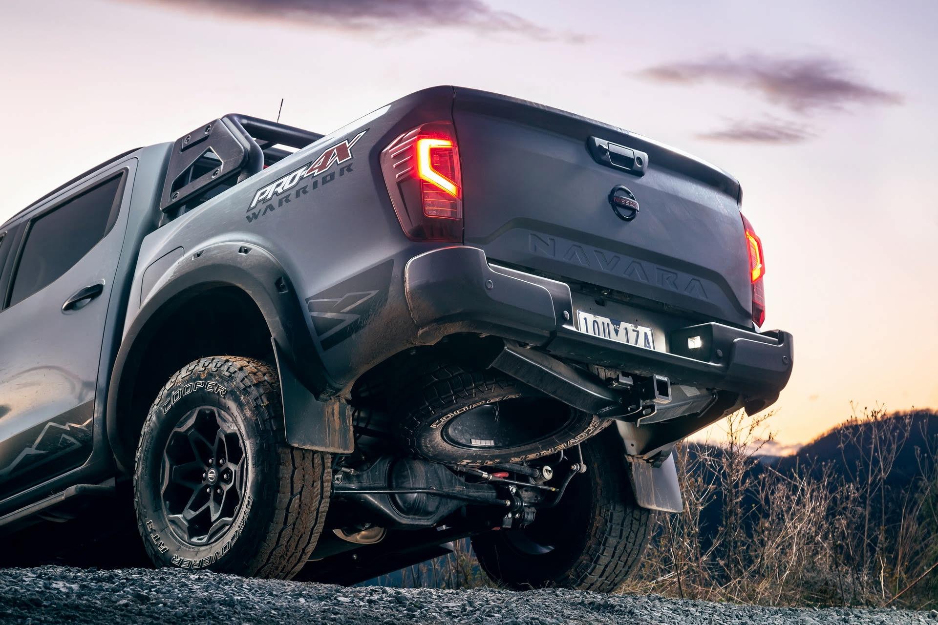 نمای پشت NISSAN NAVARA Pro4x Warrior نیسان ناوارا پرو 2021